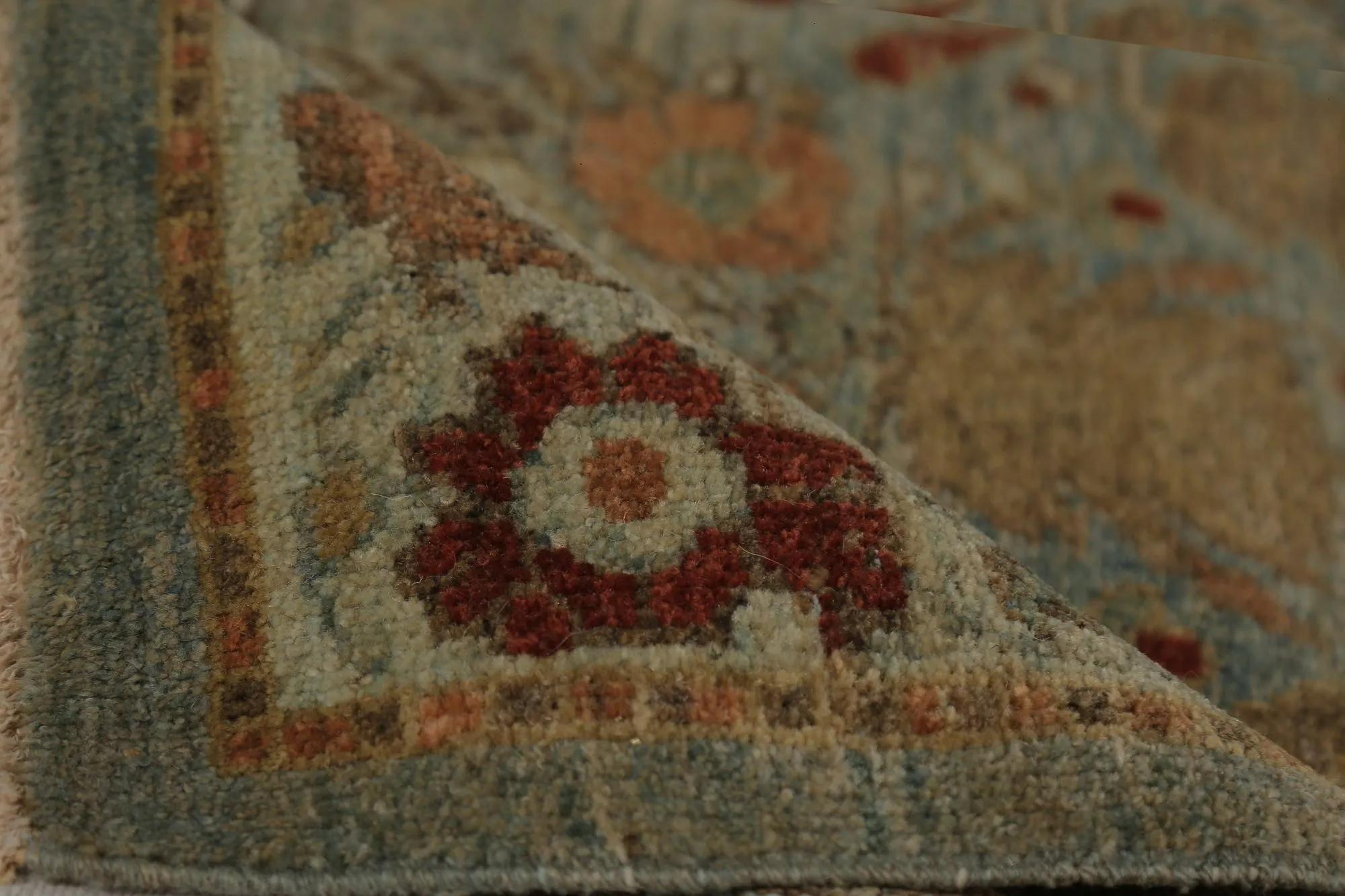Descubre la elegancia de Turquía con Sultanabad Rugs. Diseñado con meticulosa atención al detalle, este diseño exclusivo es perfecto para realzar tu espacio.