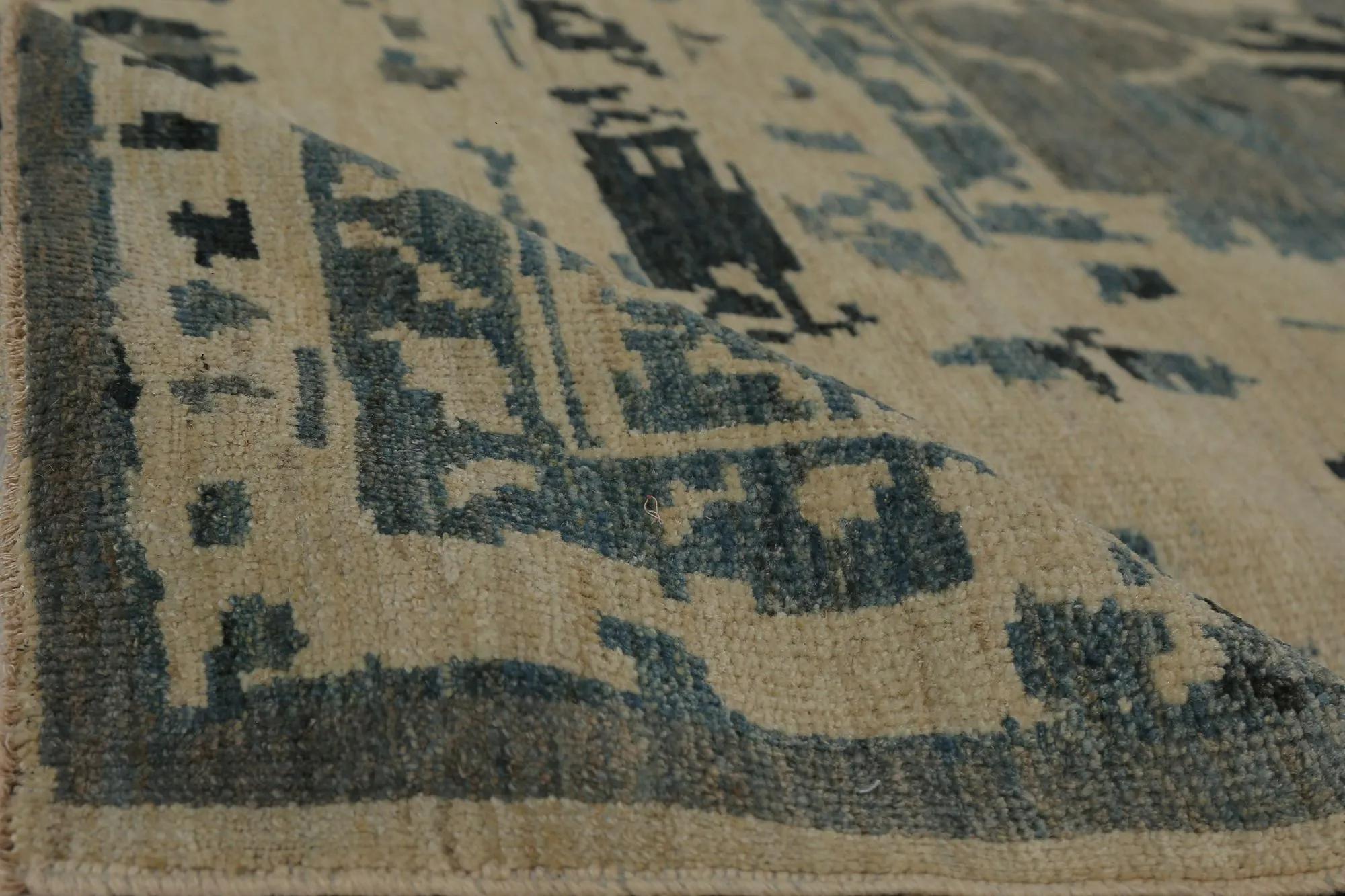 Descubre la elegancia de Turquía con Sultanabad Rugs. Diseñado con meticulosa atención al detalle, este diseño exclusivo es perfecto para realzar tu espacio.