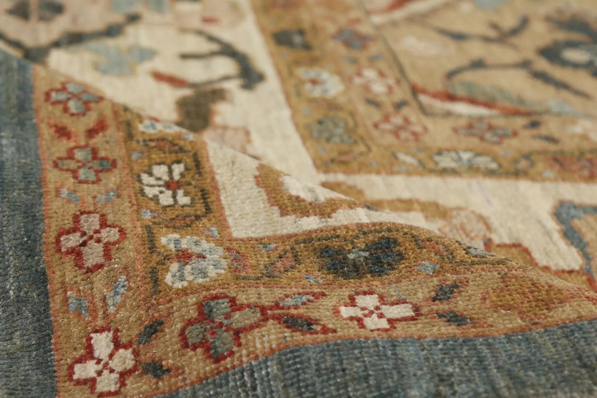 Descubre la elegancia de Turquía con Sultanabad Rugs. Diseñado con meticulosa atención al detalle, este diseño exclusivo es perfecto para realzar tu espacio.
