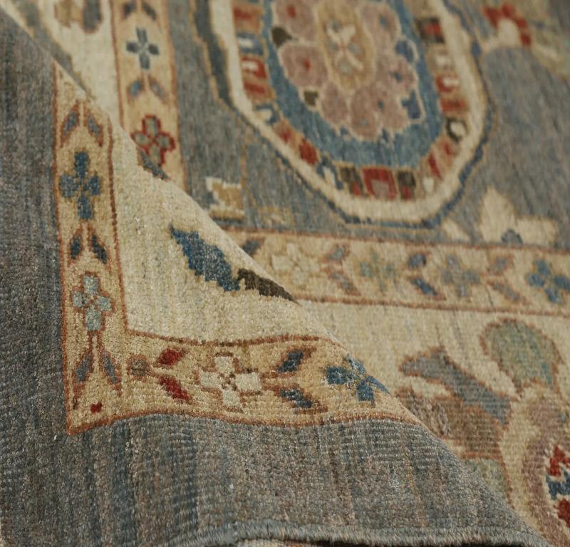 Sultanabad-Teppiche aus Wolle in Blau, Grau und Elfenbein in der Türkei - 98123 (20. Jahrhundert) im Angebot