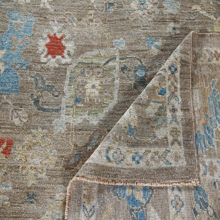 Descubre la elegancia de Turquía Sultanabad Rugs con alfombras cuadradas Circa 1990. Diseñado con lana y topo azul marfil, este diseño exclusivo es perfecto para realzar tu espacio.