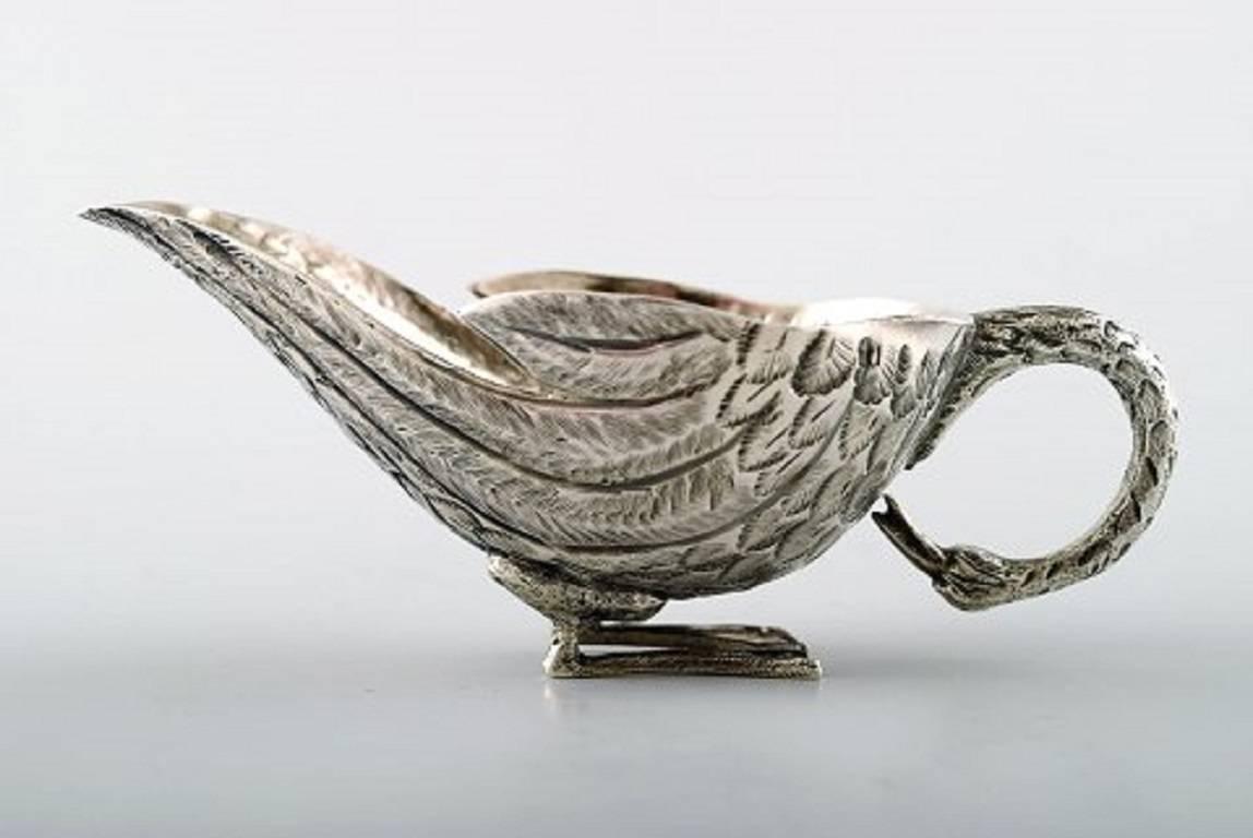 Turkey, creamer of silver in the form of a bird.
Length 12.5 cm.
In very good condition.
Stamped.