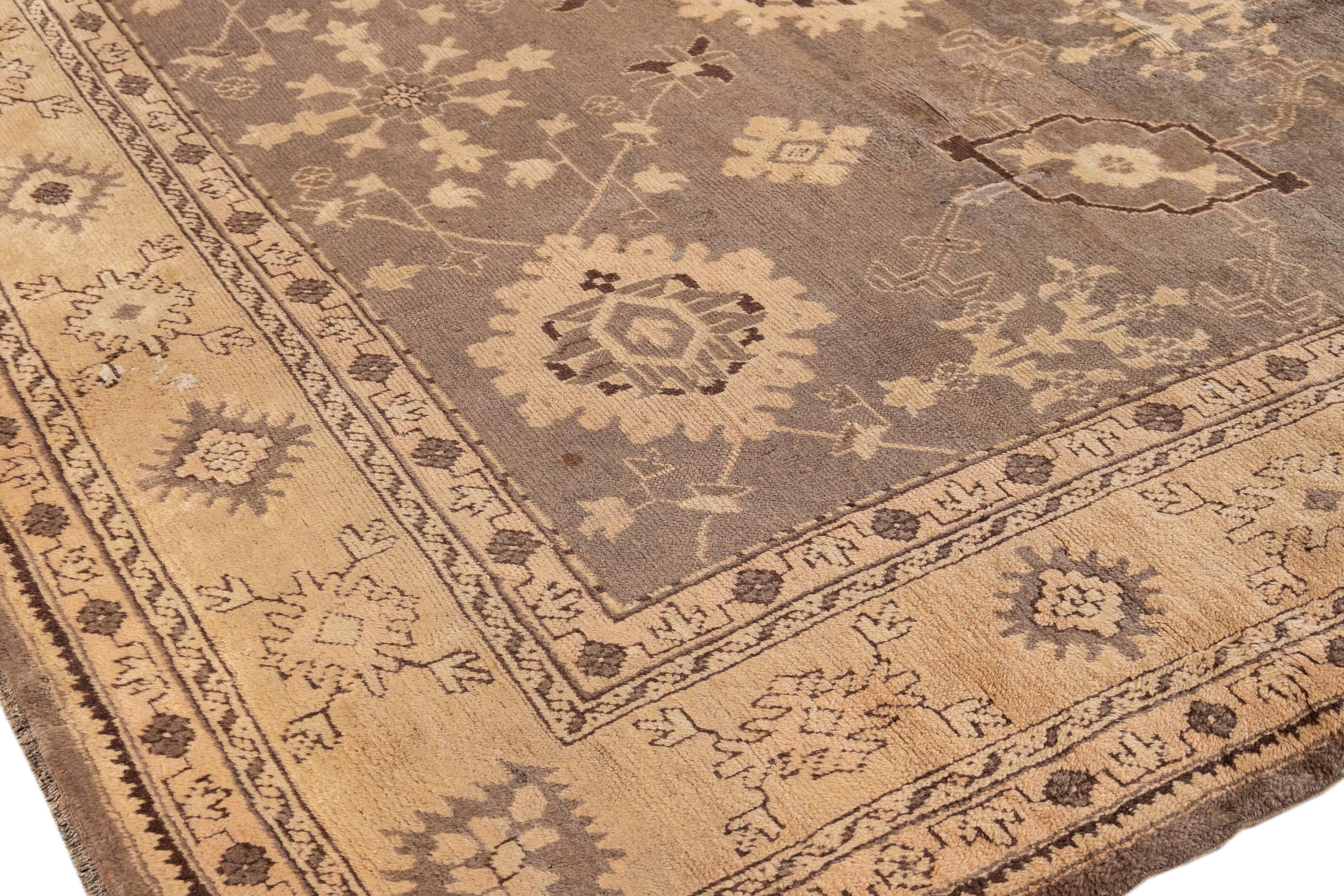 Turkish 1900s Oushak Gray Wool Rug Handmade with Allover Floral Motif In Excellent Condition For Sale In Norwalk, CT