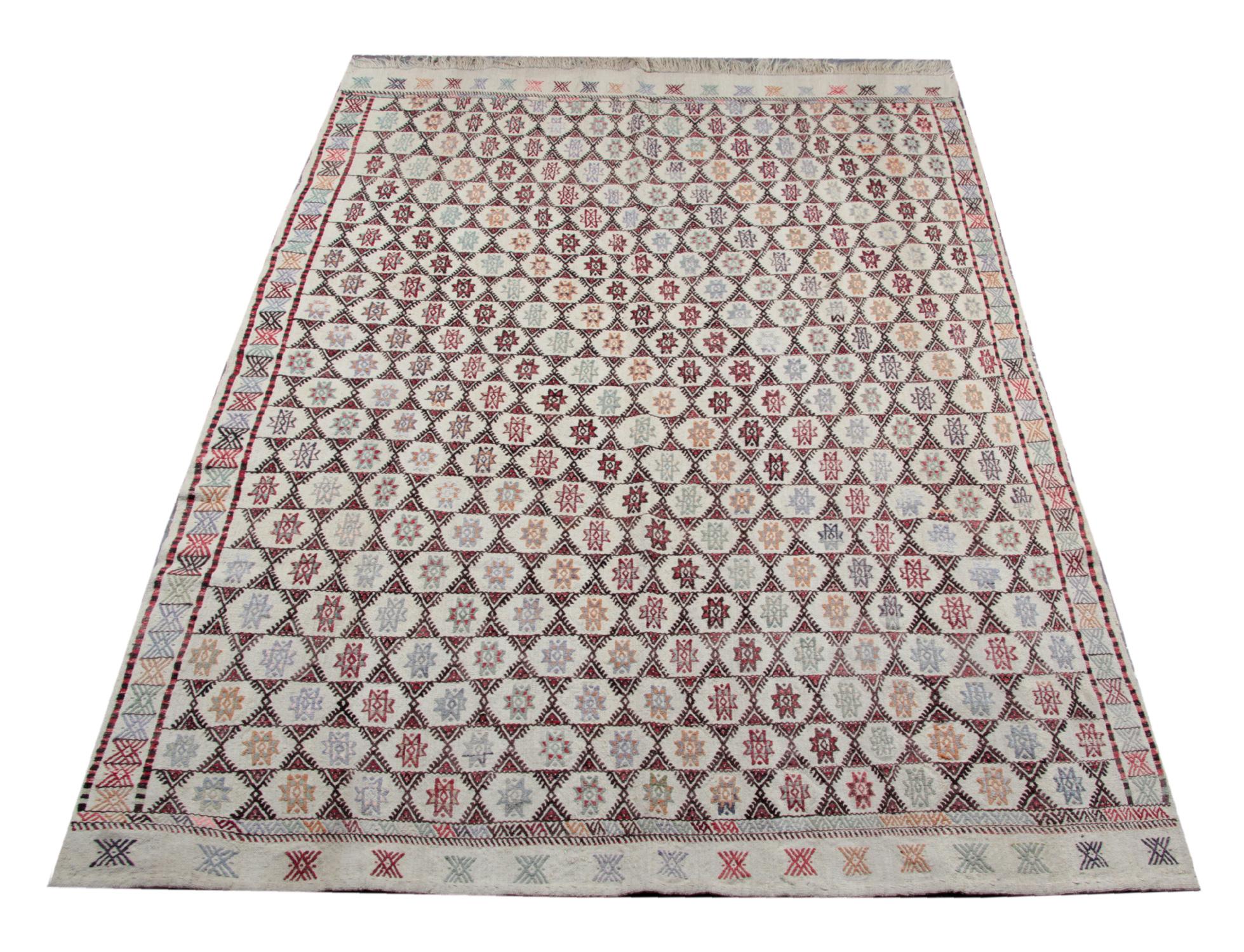 Turco Kilim turco con motivo a stella del 1910, tappeto geometrico in lana beige fatto a mano in vendita