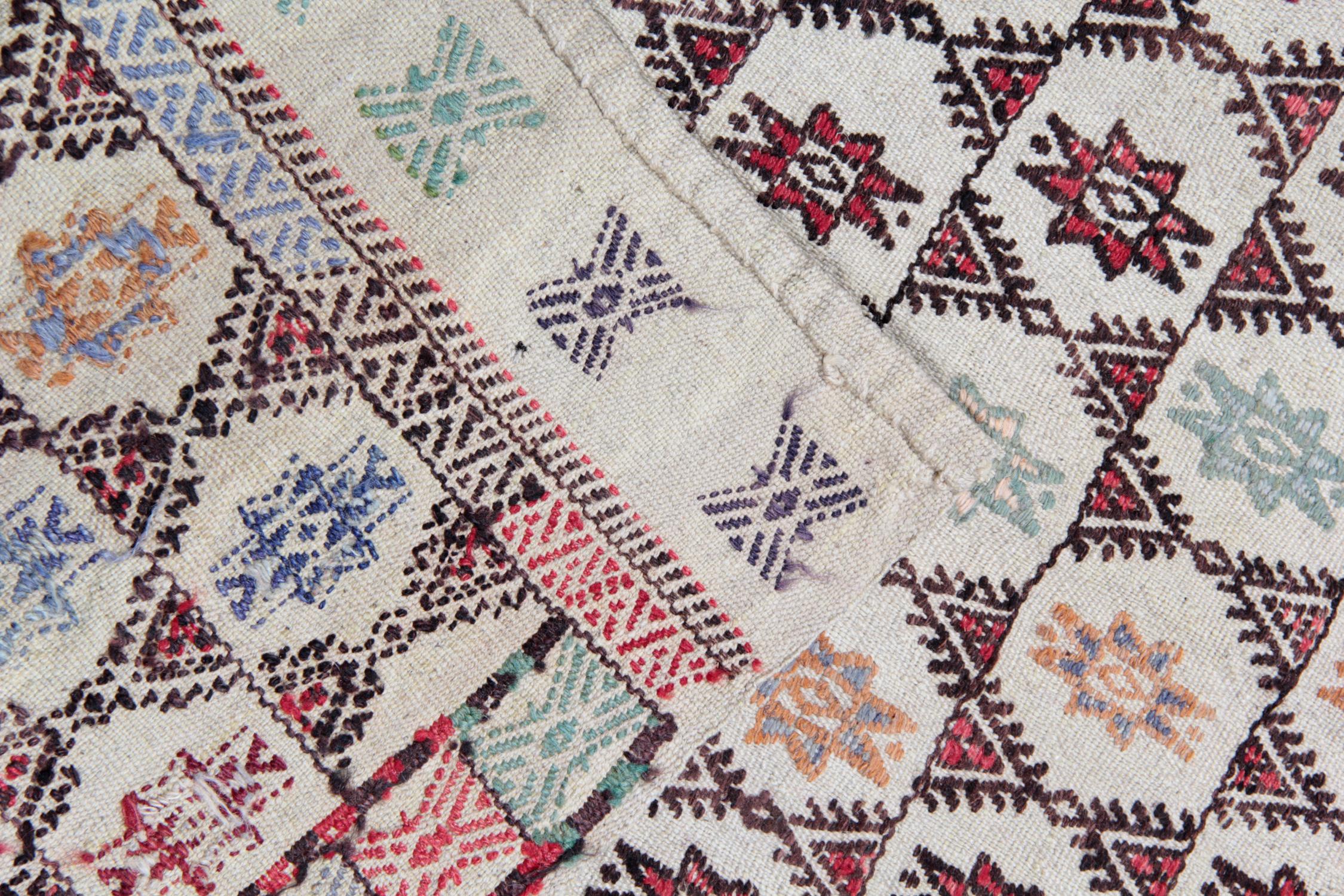 Kilim turco con motivo a stella del 1910, tappeto geometrico in lana beige fatto a mano In condizioni ottime in vendita a Wembley, GB