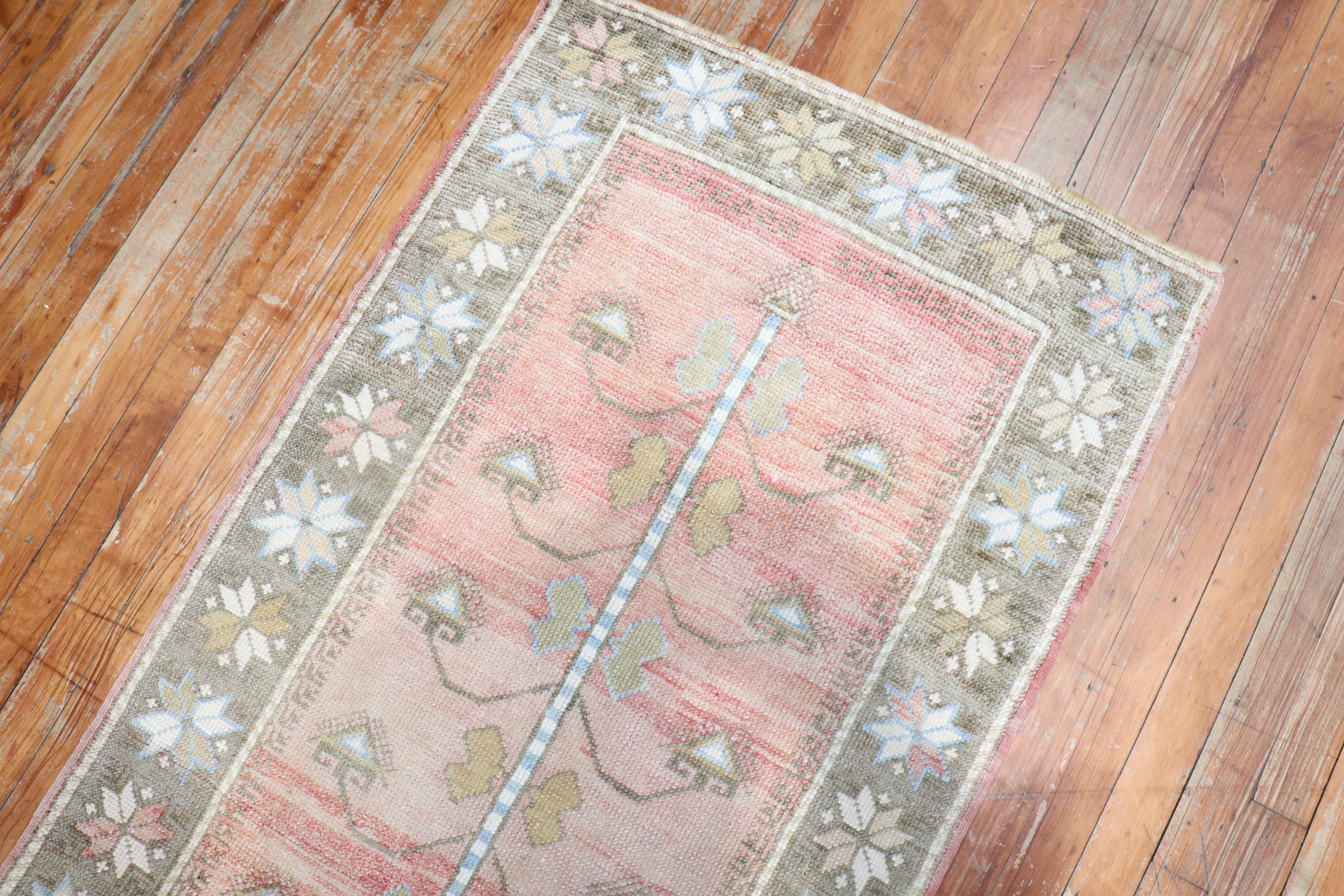 Turkish Anatolian Floral Feminine Runner In Good Condition For Sale In New York, NY