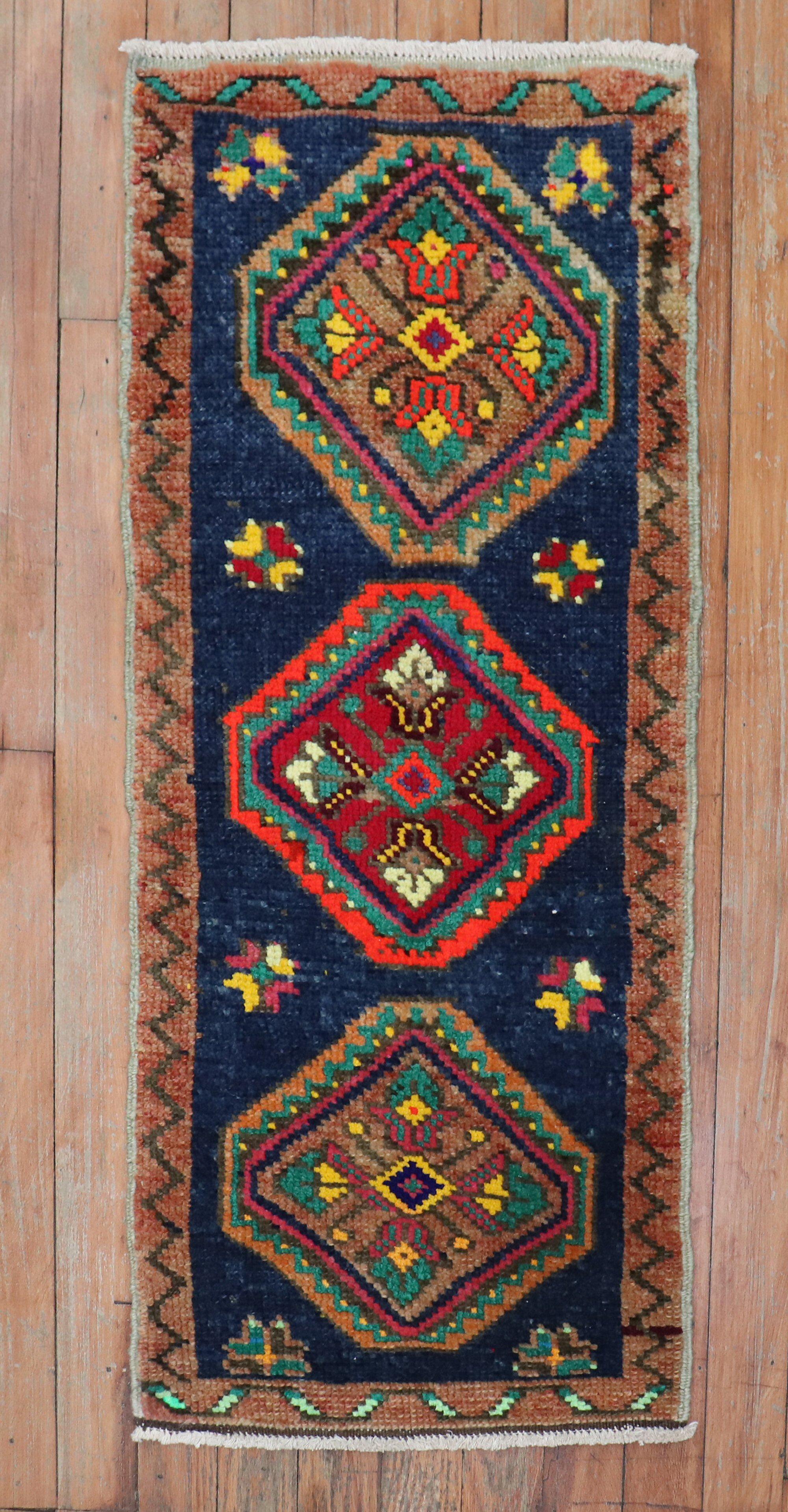 Mid-20th Century turkish anatolian one of a kind miniature rug

Measures: 1'3'' x 3''.