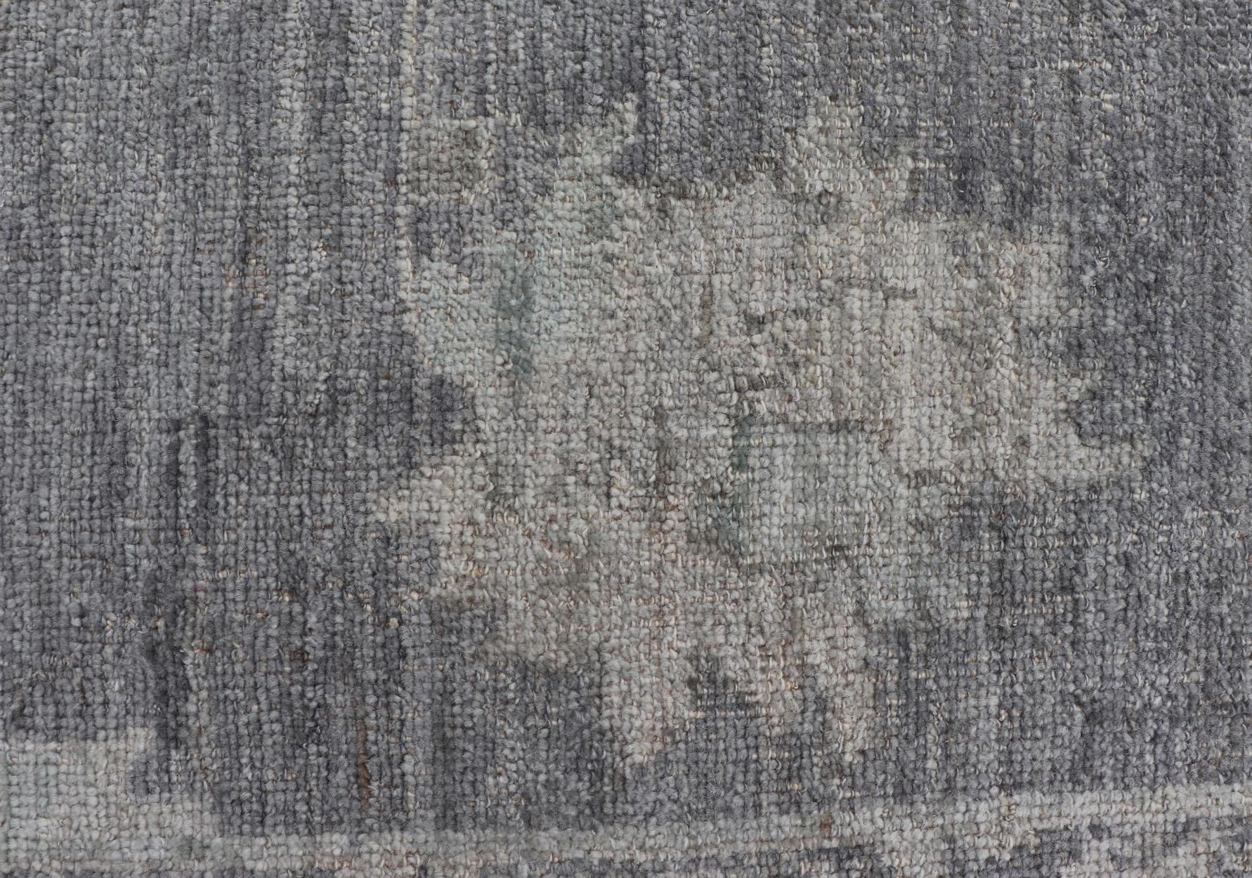 Türkischer Angora-Oushak-Teppich in Schiefergrau mit elfenbeinfarbenen botanischen Motiven 9'11 x 13'3 im Angebot 1