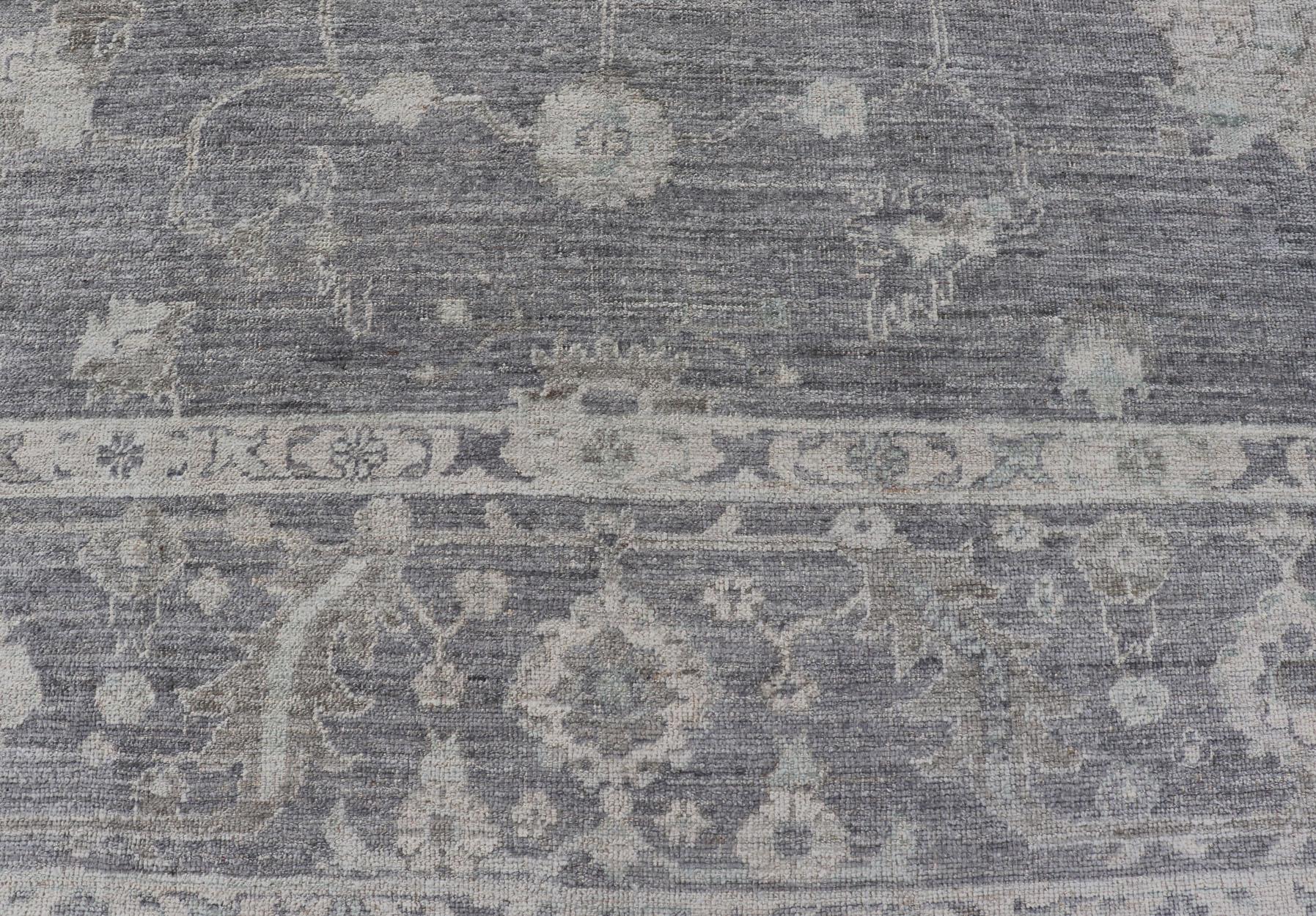 Türkischer Angora-Oushak-Teppich in Schiefergrau mit elfenbeinfarbenen botanischen Motiven 9'11 x 13'3 im Angebot 2