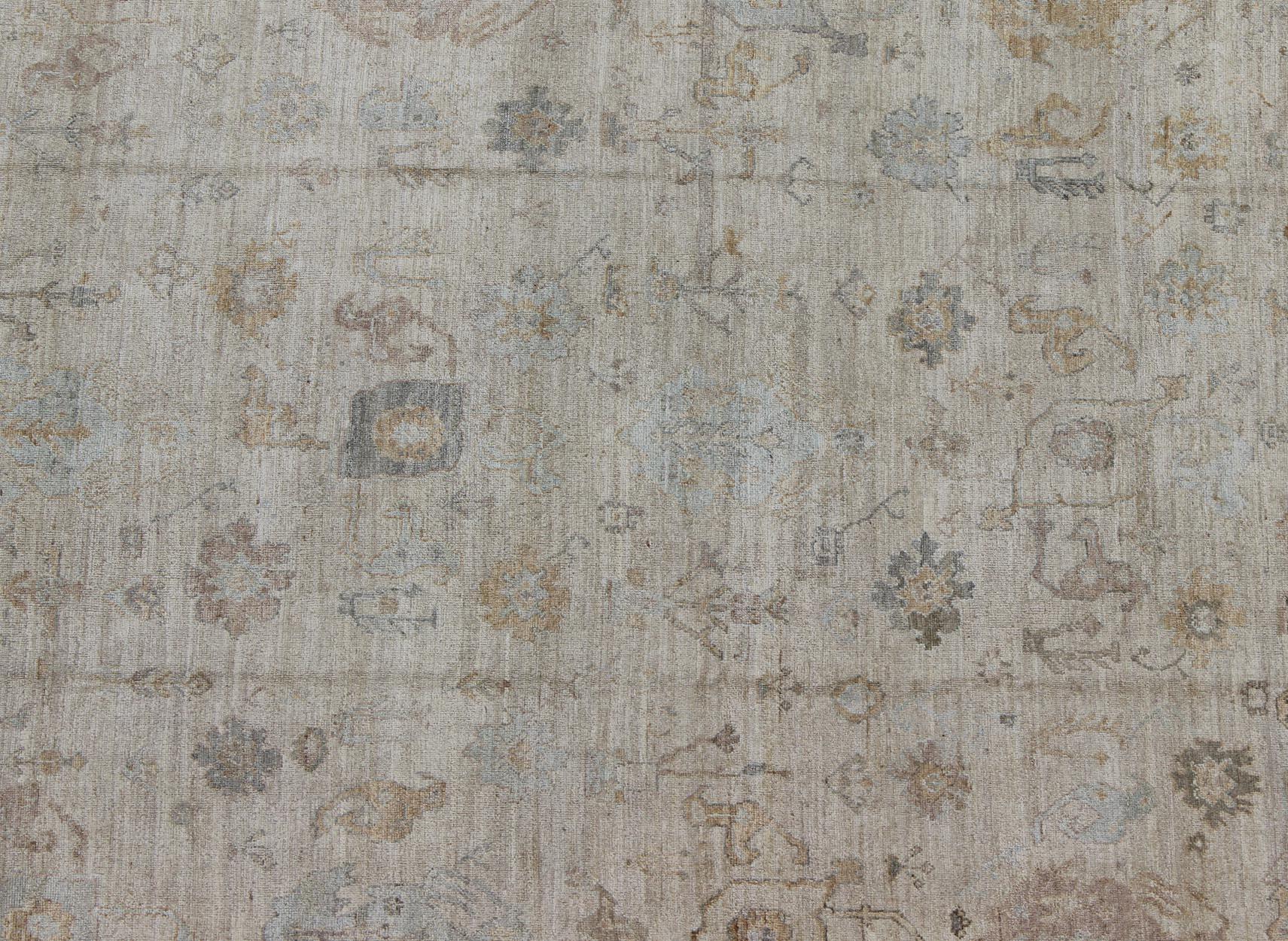 Türkischer Angora-Oushak-Teppich mit floralem All-Over-Vining-Design Keivan Woven Arts  im Angebot 9