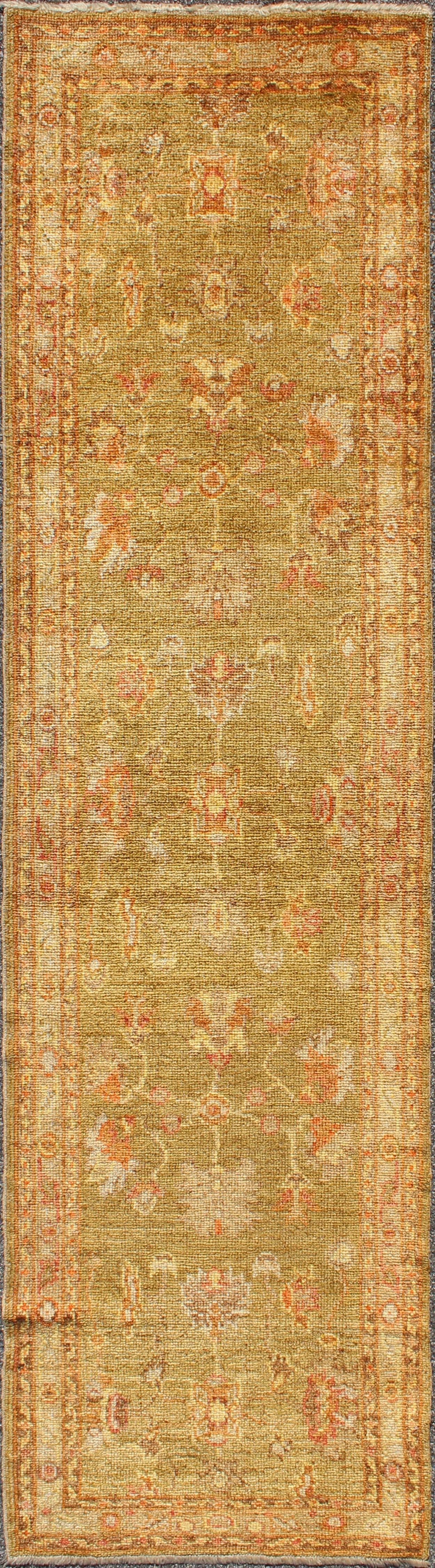 Runner turco in angora Oushak con design tradizionale all-over in Greene & Greene in vendita 1