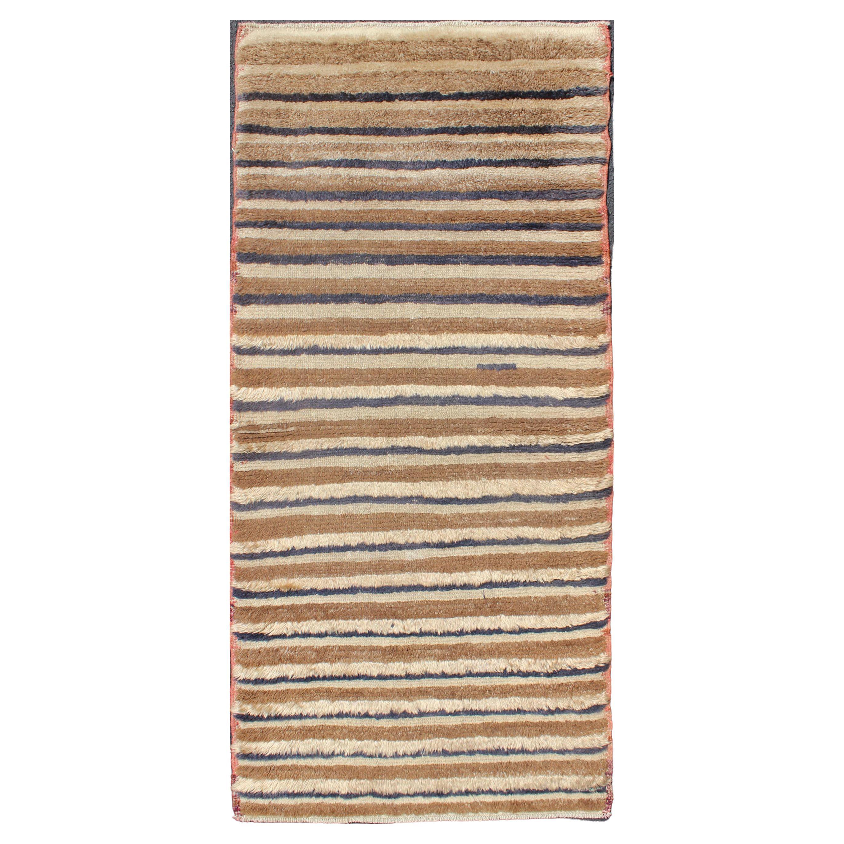 Tapis turc Tulu vintage en angora avec motif de rayures marron clair et bleu marine en vente