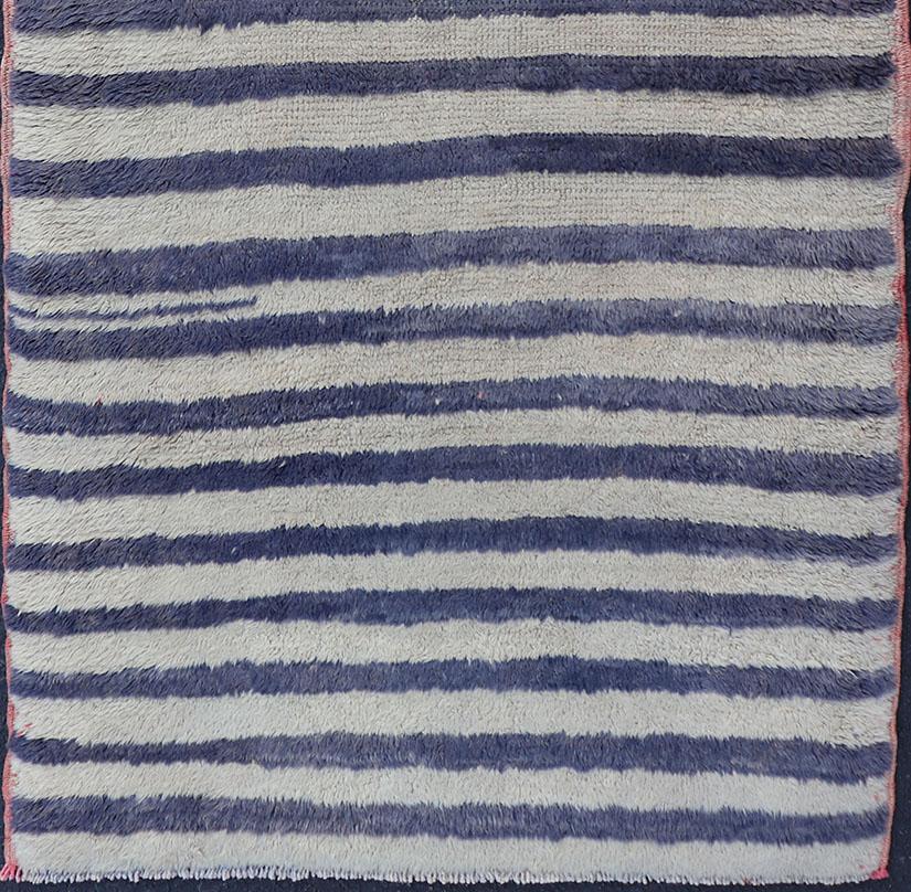 Vintage Turkish Tulu carpet with light beige/taupe and navy blue stripe pattern, rug EN-141520, country of origin / type: Turkey / Tulu, circa mid-20th century.

Measures: 2'9'' x 5'8''.


 