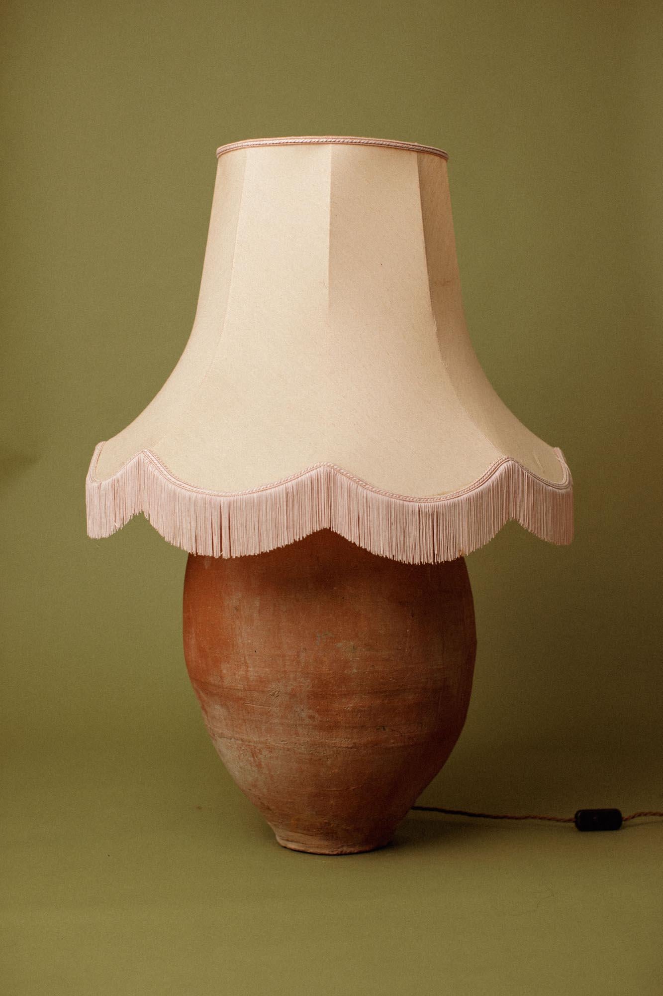 Céramique Lampe de table en céramique turque du 20e siècle, ancienne et moulée à la main en vente