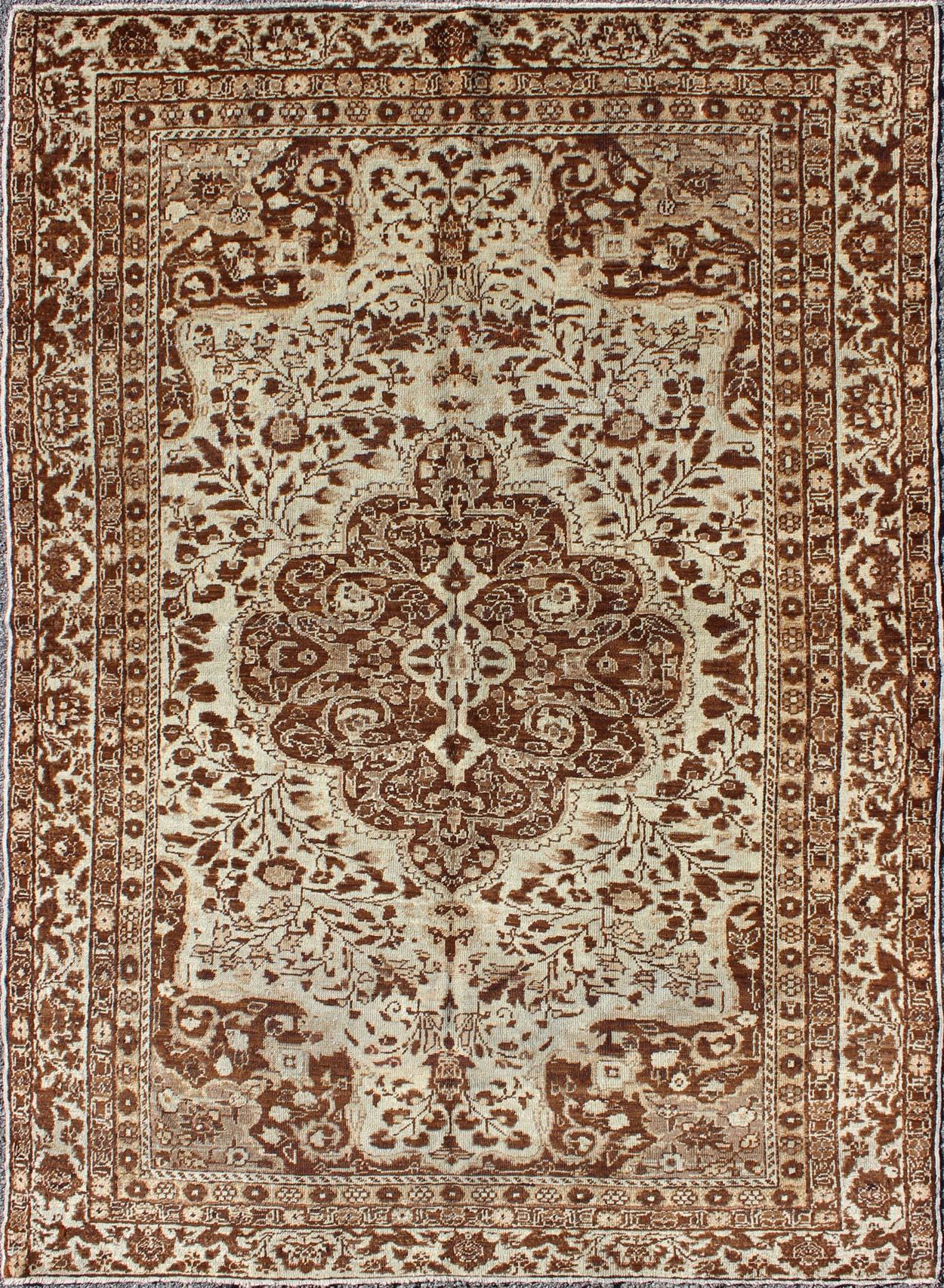 This Turkish Sivas displays an ivory field surrounded by a richly detailed classical arabesque design, with an intricate center medallion in the field that animates the tone and plays off of the finely detailed texture of the border. An exquisite