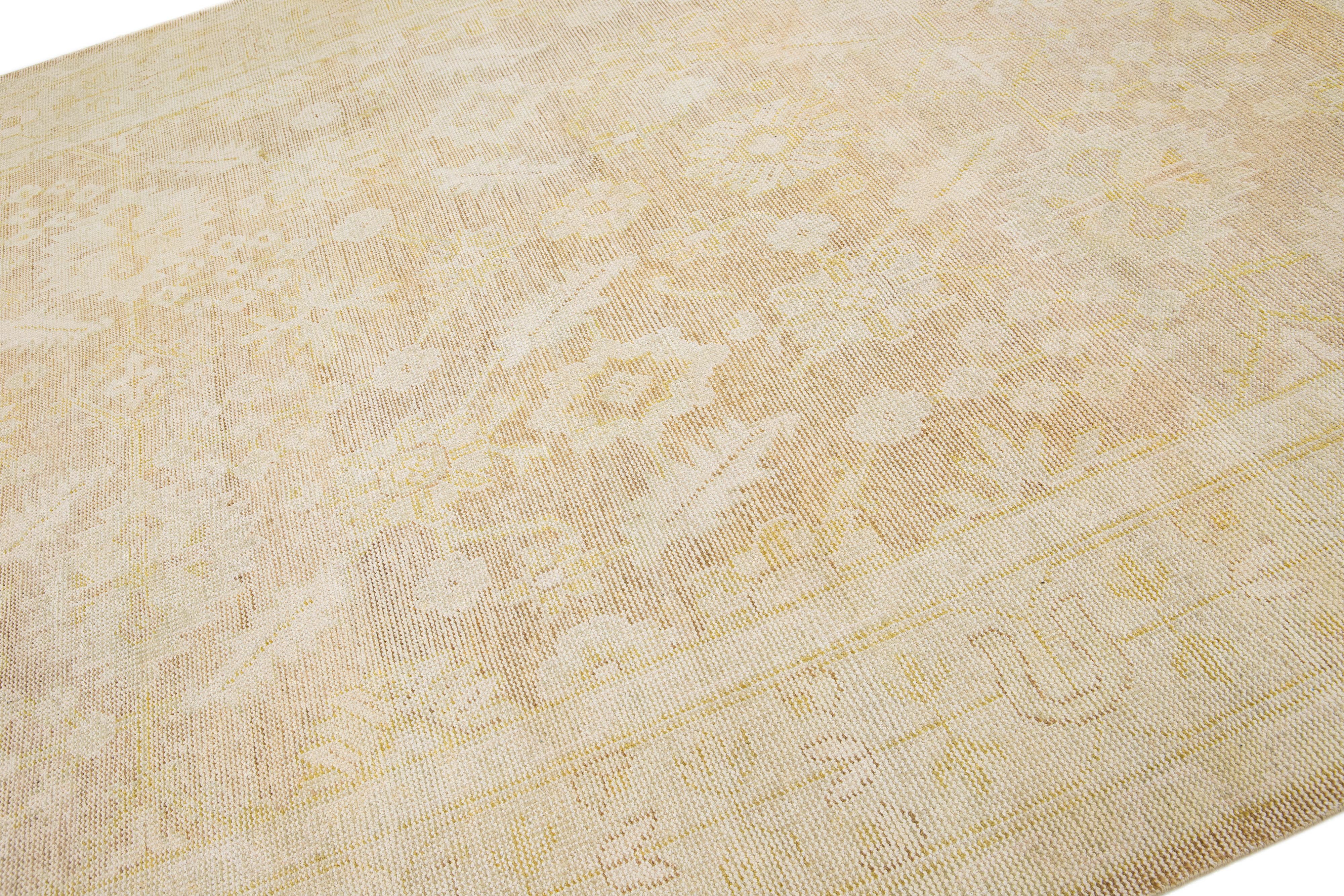 Turc Style turc ancien  Tapis en laine beige Oushak fait à la main avec motif intégral en vente