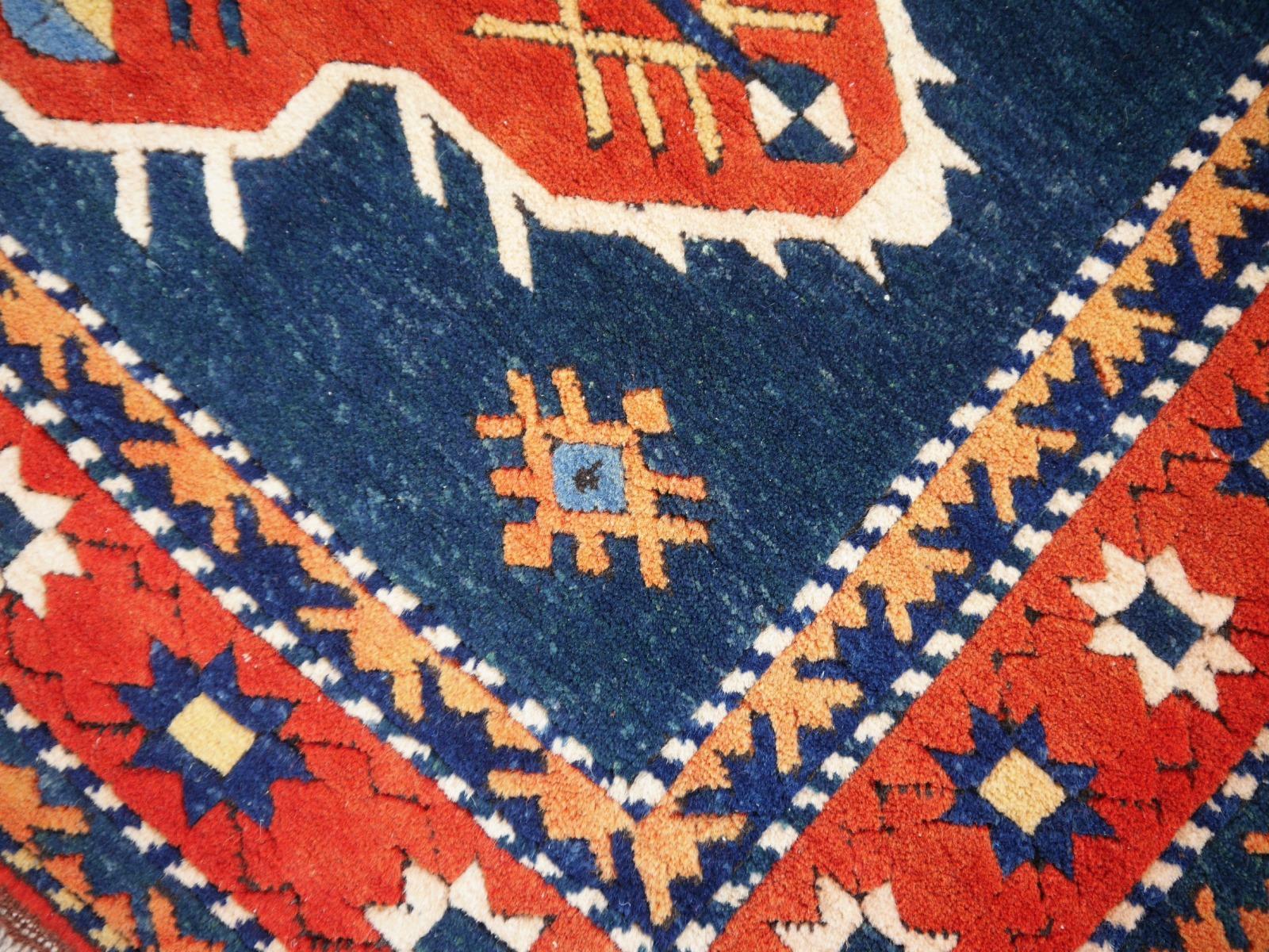 Türkischer Azeri-Teppich im Vintage-Stil mit kaukasischem und herizfarbenem Design aus der Djoharian-Kollektion im Angebot 5