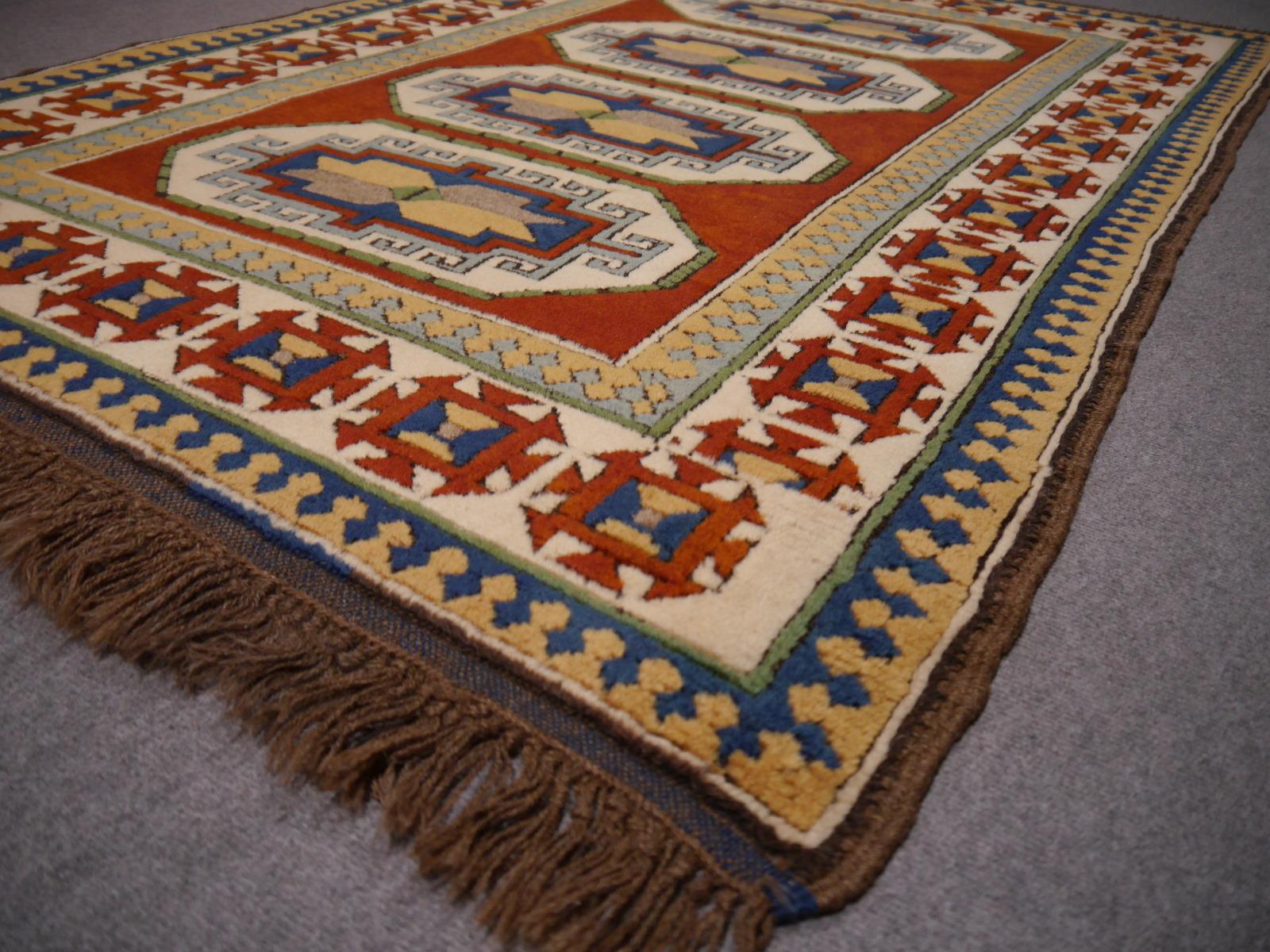 Türkischer Azeri-Teppich im Vintage-Stil mit kaukasischem, kaukasischem Design, Djohari-Kollektion im Angebot 4