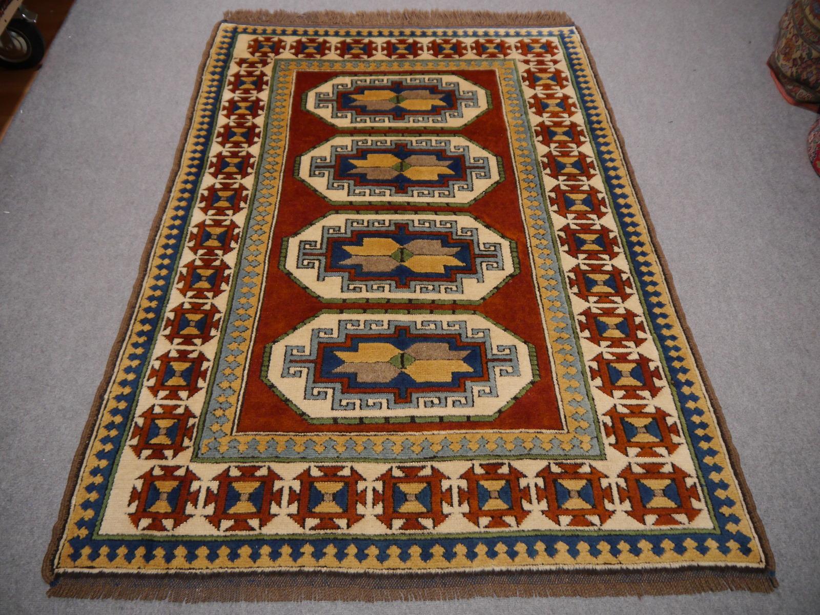 Stunning Turkish Kazak Azeri rug vintage with Caucasian Design - Djoharian Collection

Turkish rugs and carpets are mainly made of fine, hand-spun wool, 
This wonderful and stunning example comes from Eastern Anatolia.

This rug was made with four