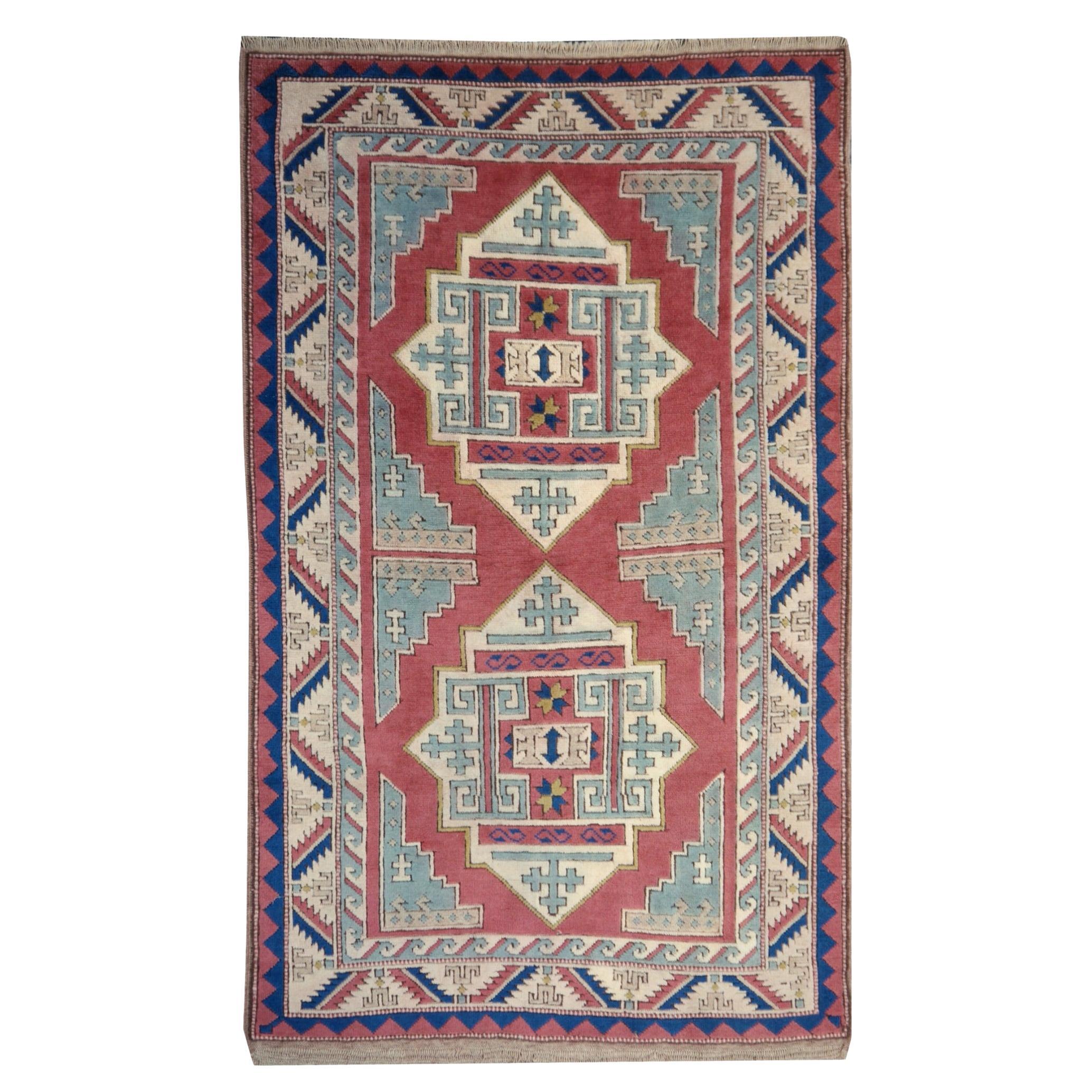 Türkischer Azeri-Teppich im Vintage-Stil mit kaukasischem Kaukasischem Design, Kollektion Djoharian im Angebot
