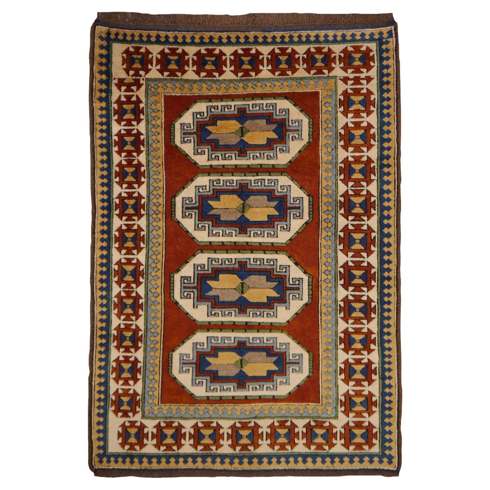 Türkischer Azeri-Teppich im Vintage-Stil mit kaukasischem, kaukasischem Design, Djohari-Kollektion im Angebot