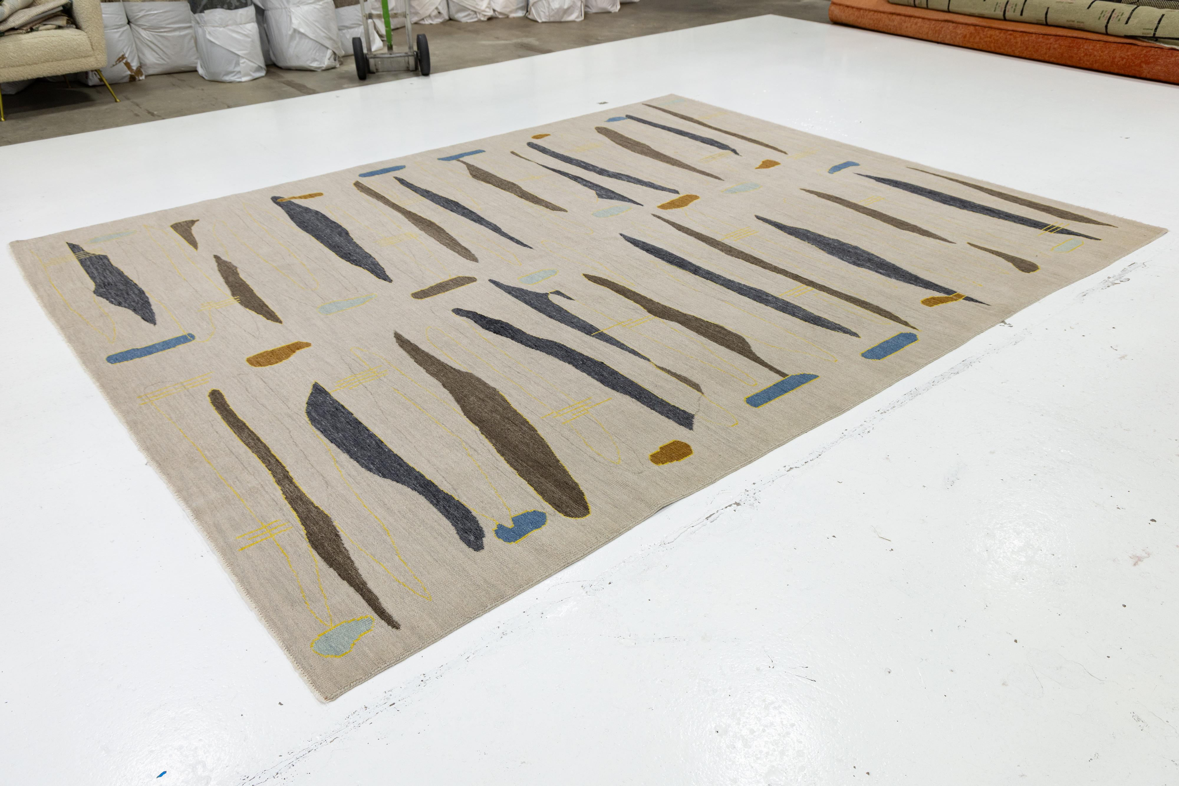 Turkish Beige Modern Wool Rug with Art Deco Design (Türkisch) im Angebot