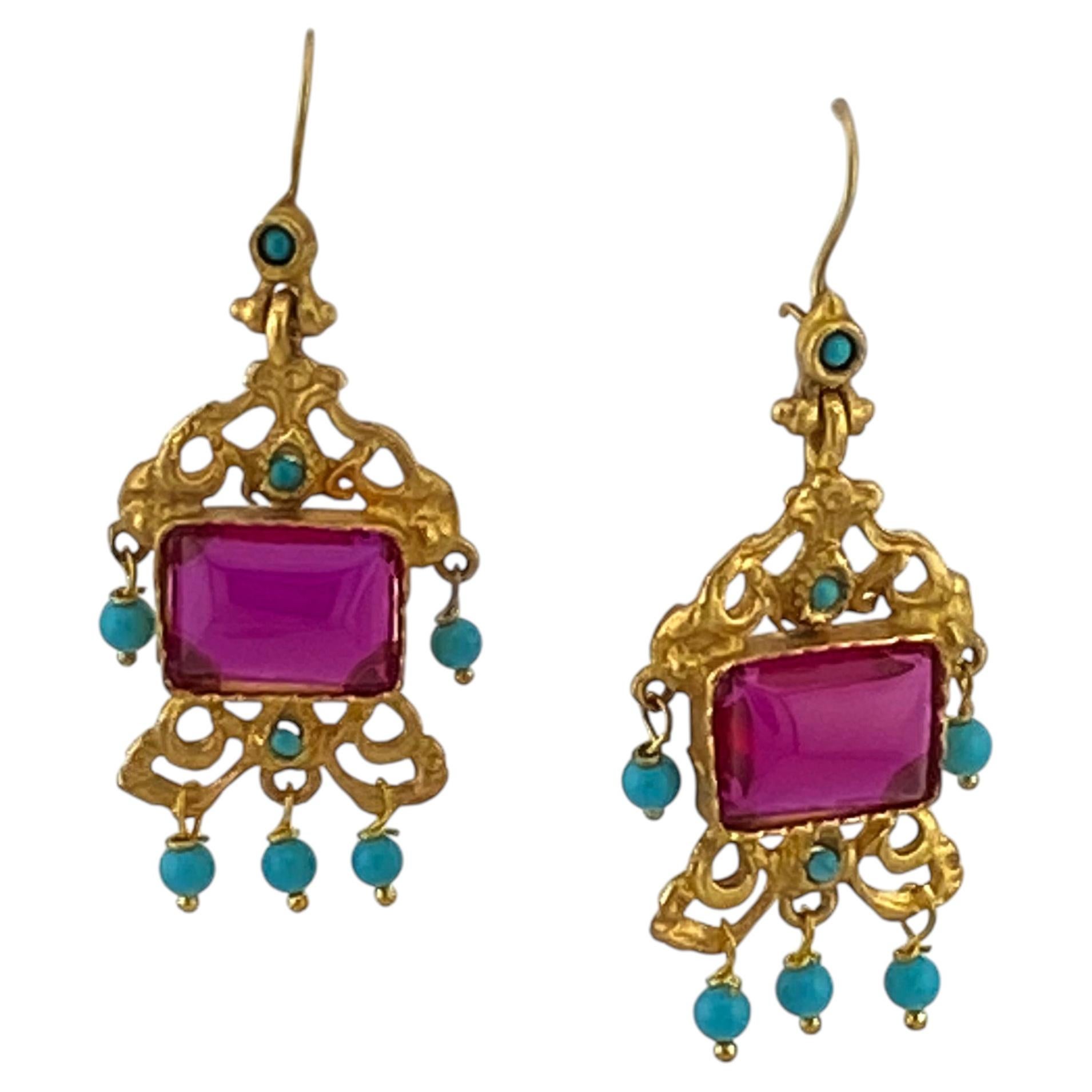 Pendientes colgantes turcos de la Belle Époque, de metal dorado con un rubí llamativo, nuevos