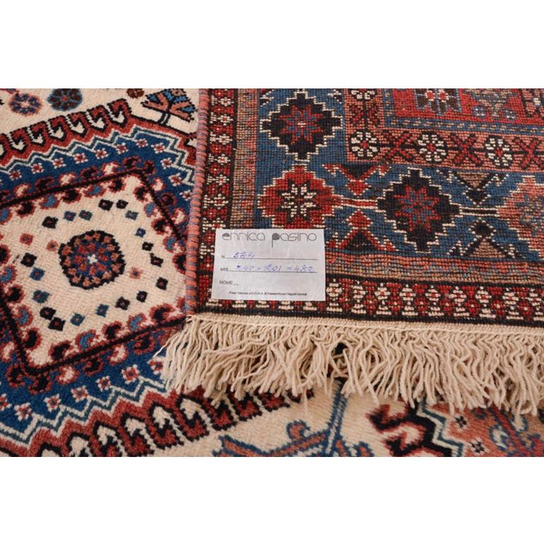 nr. 584 - Classic oriental carpet created in a Turkish laboratory, modelled on a traditional Persian carpet and knotted on European request.
It's nice and sturdy, with a good price.