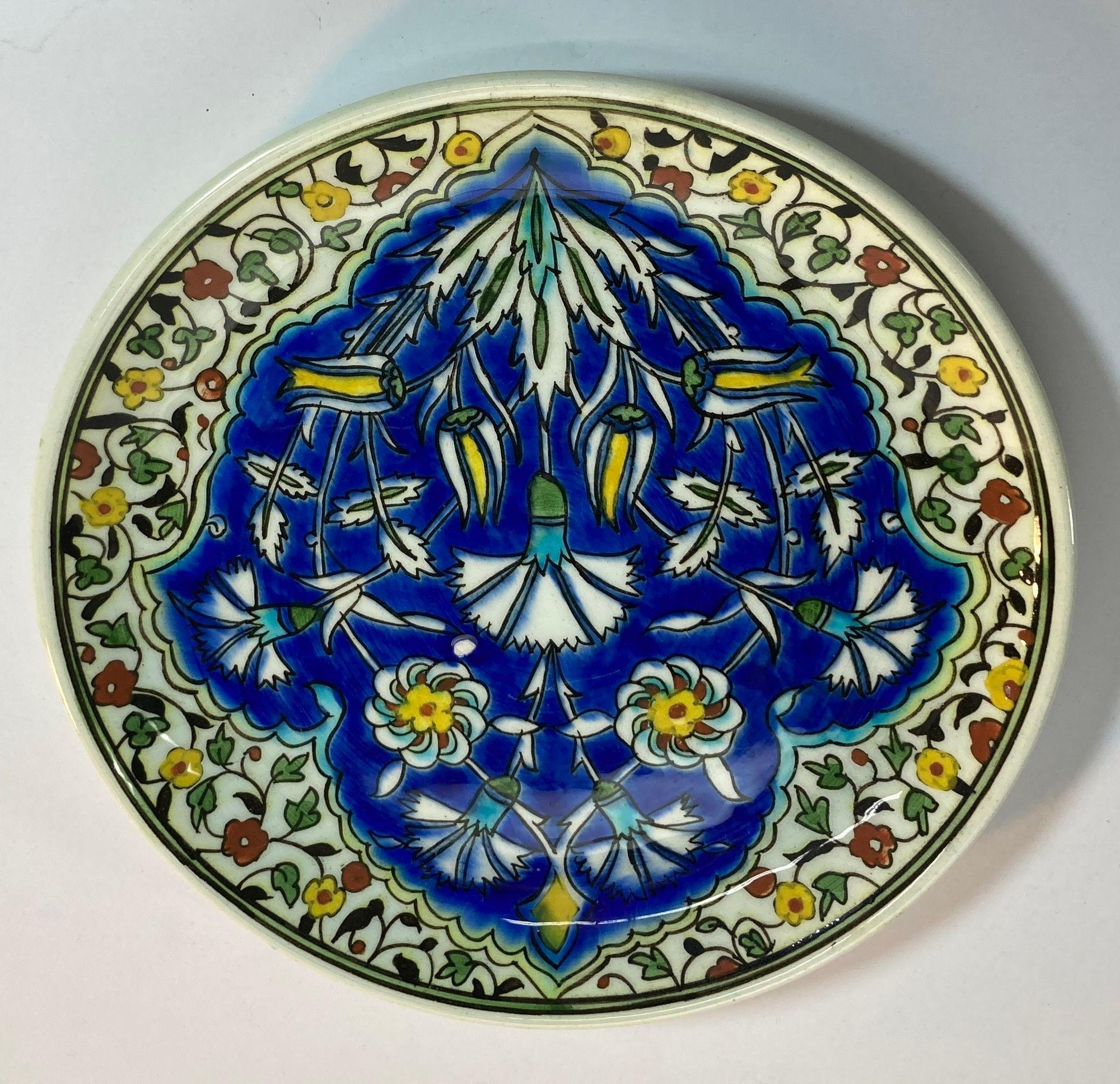 Plato de cerámica turca con diseño floral de Iznik pintado a mano Años 50 en venta 7