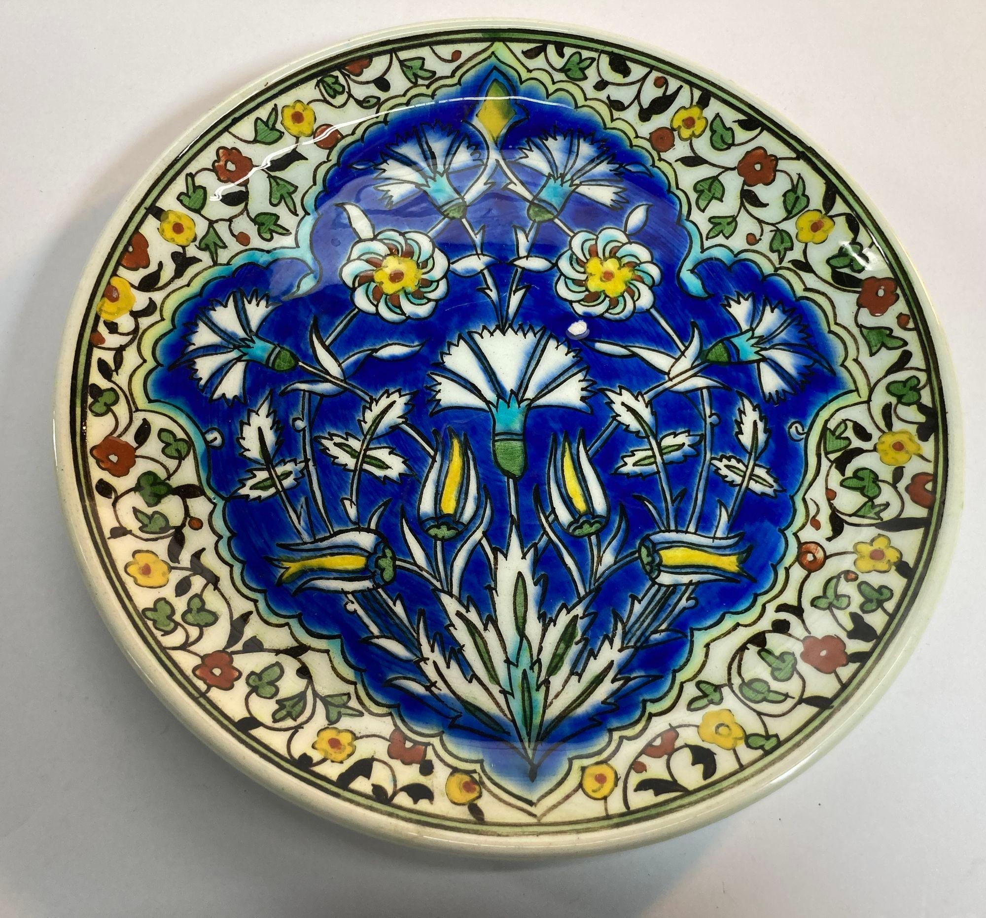 Plato de cerámica turca con diseño floral de Iznik pintado a mano Años 50 en venta 8