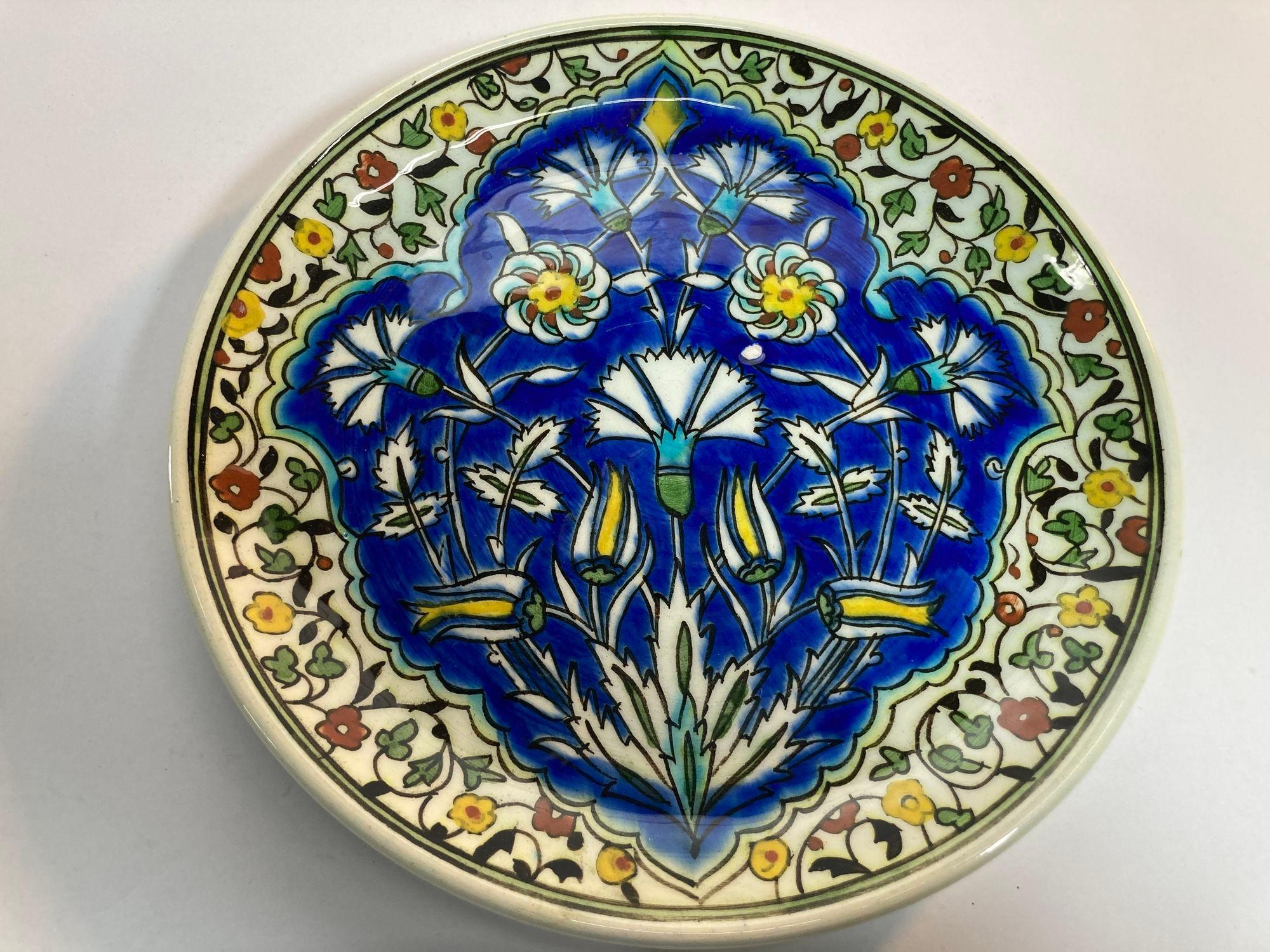 Plato de cerámica turca con diseño floral de Iznik pintado a mano Años 50 en venta 9
