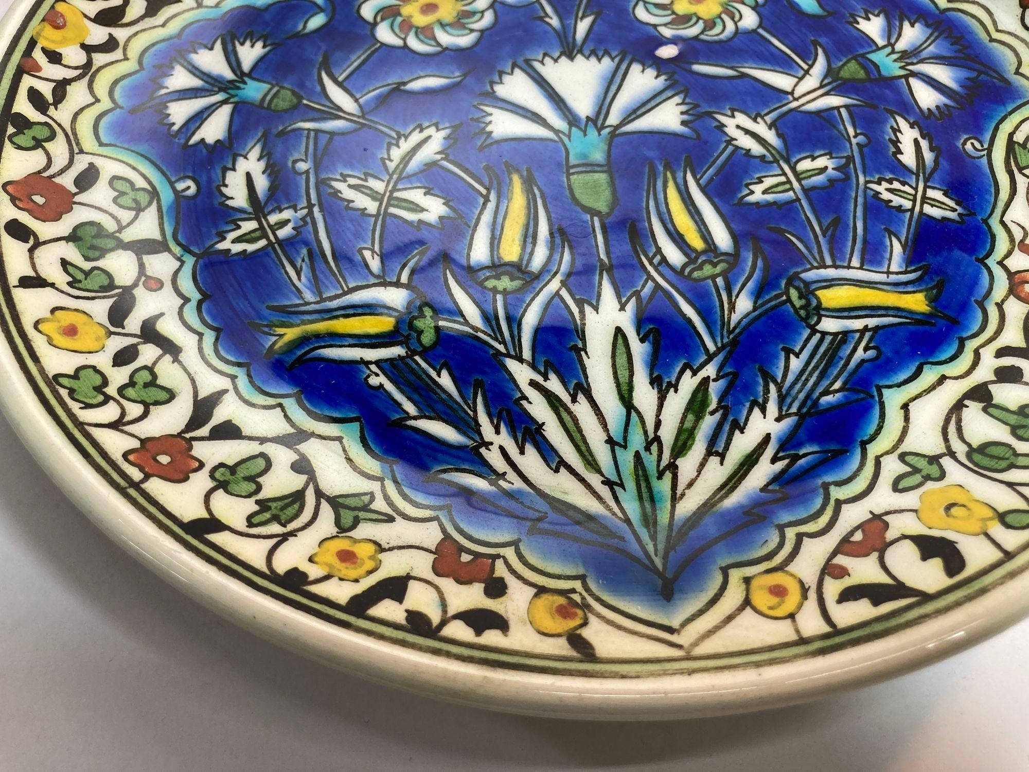 Plato de cerámica turca con diseño floral de Iznik pintado a mano Años 50 en venta 1