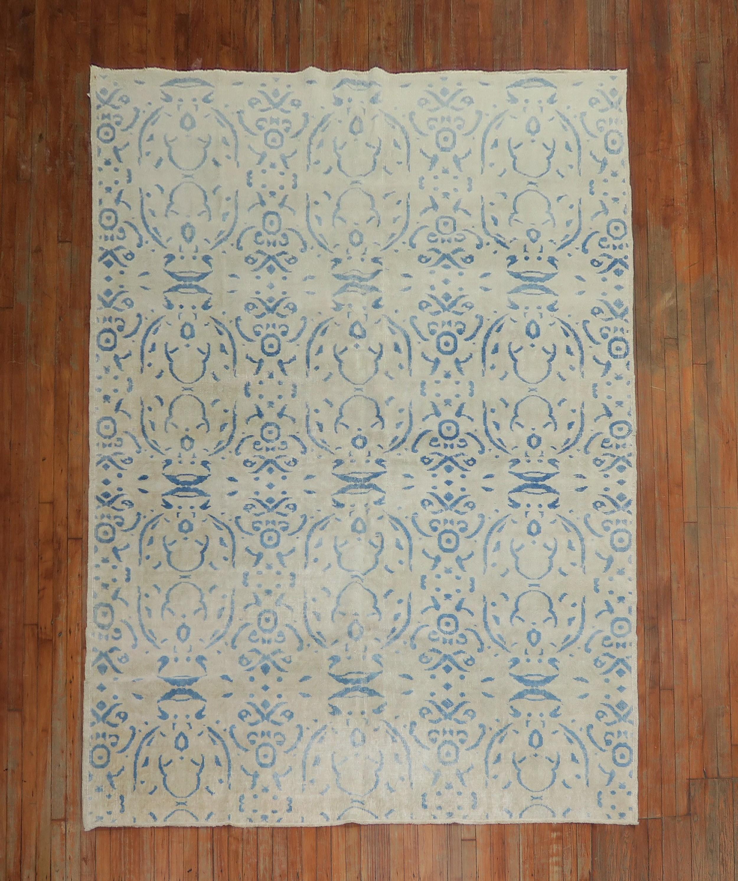 Mid 20th century borderless Turkish Deco worn rug

Measures: 7'4” x 10'2”.