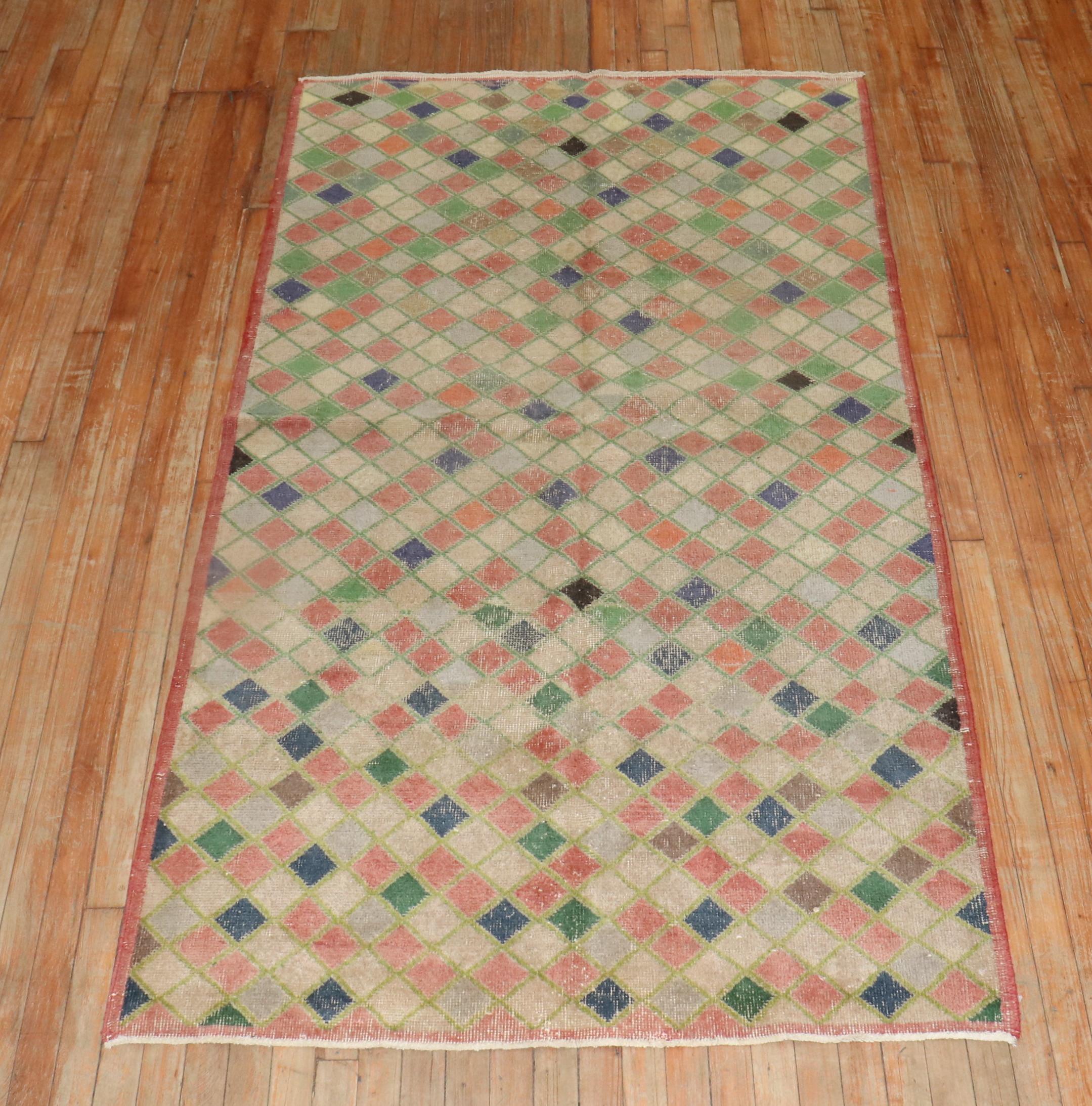 A decorative handmade midcentury Turkish Anatolian rug with an all-over repetitive diamond design

Measures: 4' x 7'3