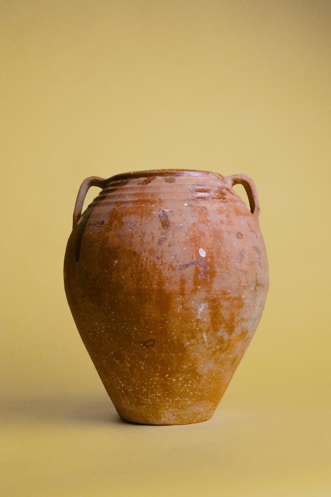 Primitivo Vaso turco a doppio manico in terracotta in vendita