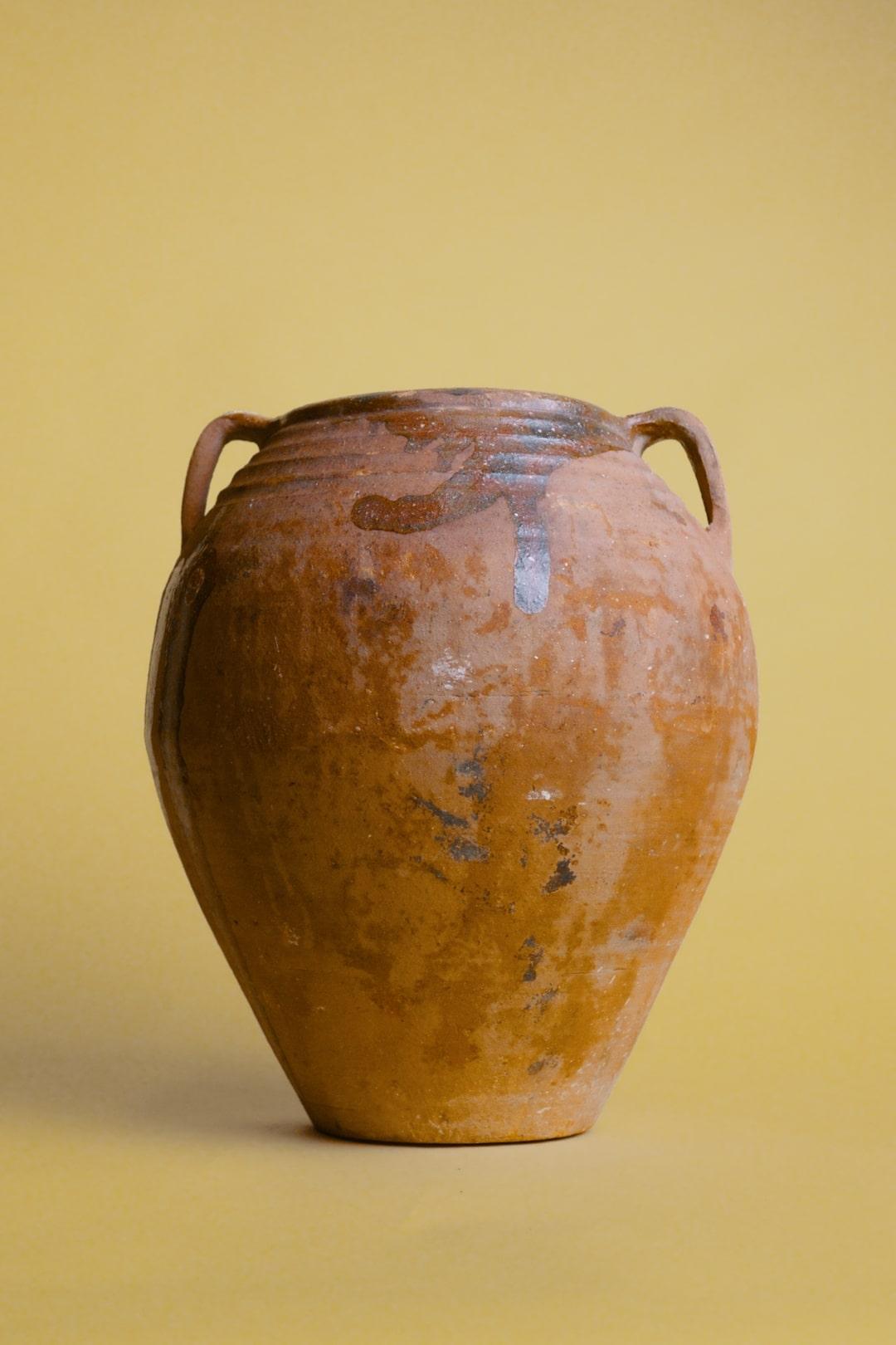 Vaso turco a doppio manico in terracotta In condizioni buone in vendita a London, GB
