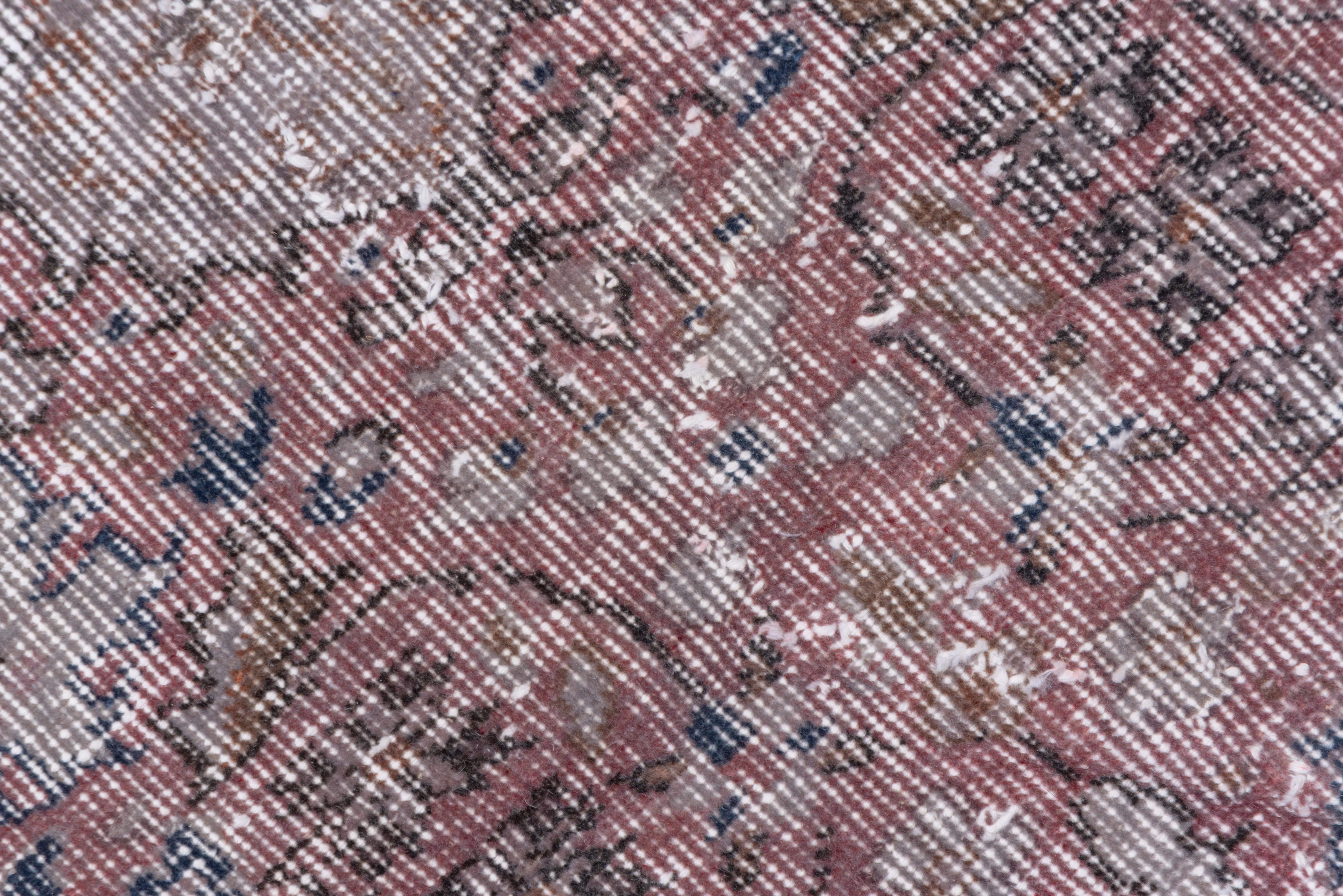 Türkischer gefärbter Sparta-Teppich in Rauchlila – gewaschener Effekt – 1940 (Mitte des 20. Jahrhunderts) im Angebot