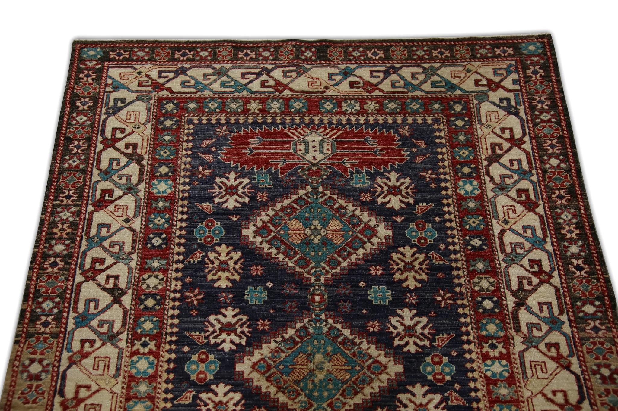 Türkischer Oushak-Teppich aus fein gewebter Wolle in Rot und Blau mit geometrischem Medaillon 4'1