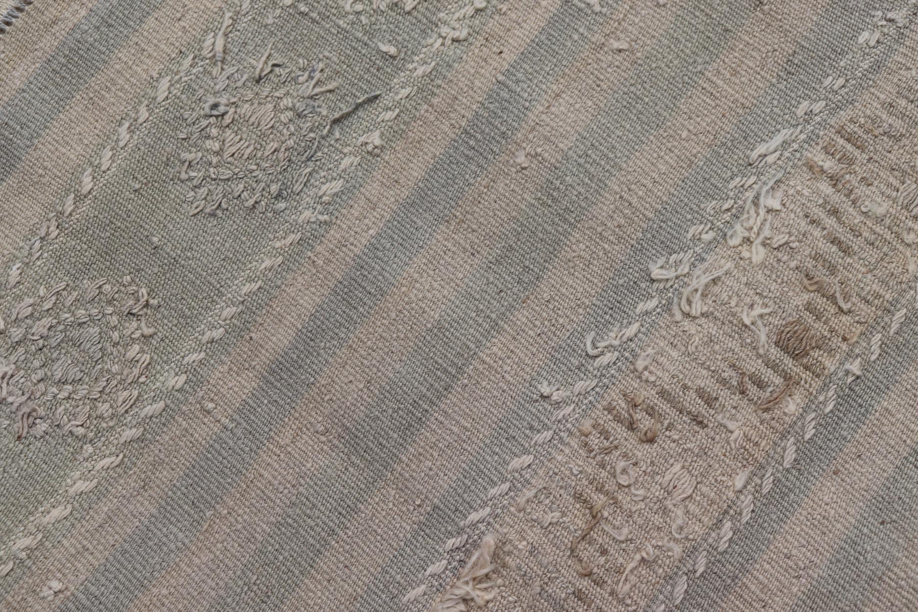 Türkisches Flachgewebe in Tan, Taupe und Grau-Blau mit Streifen 6'6
