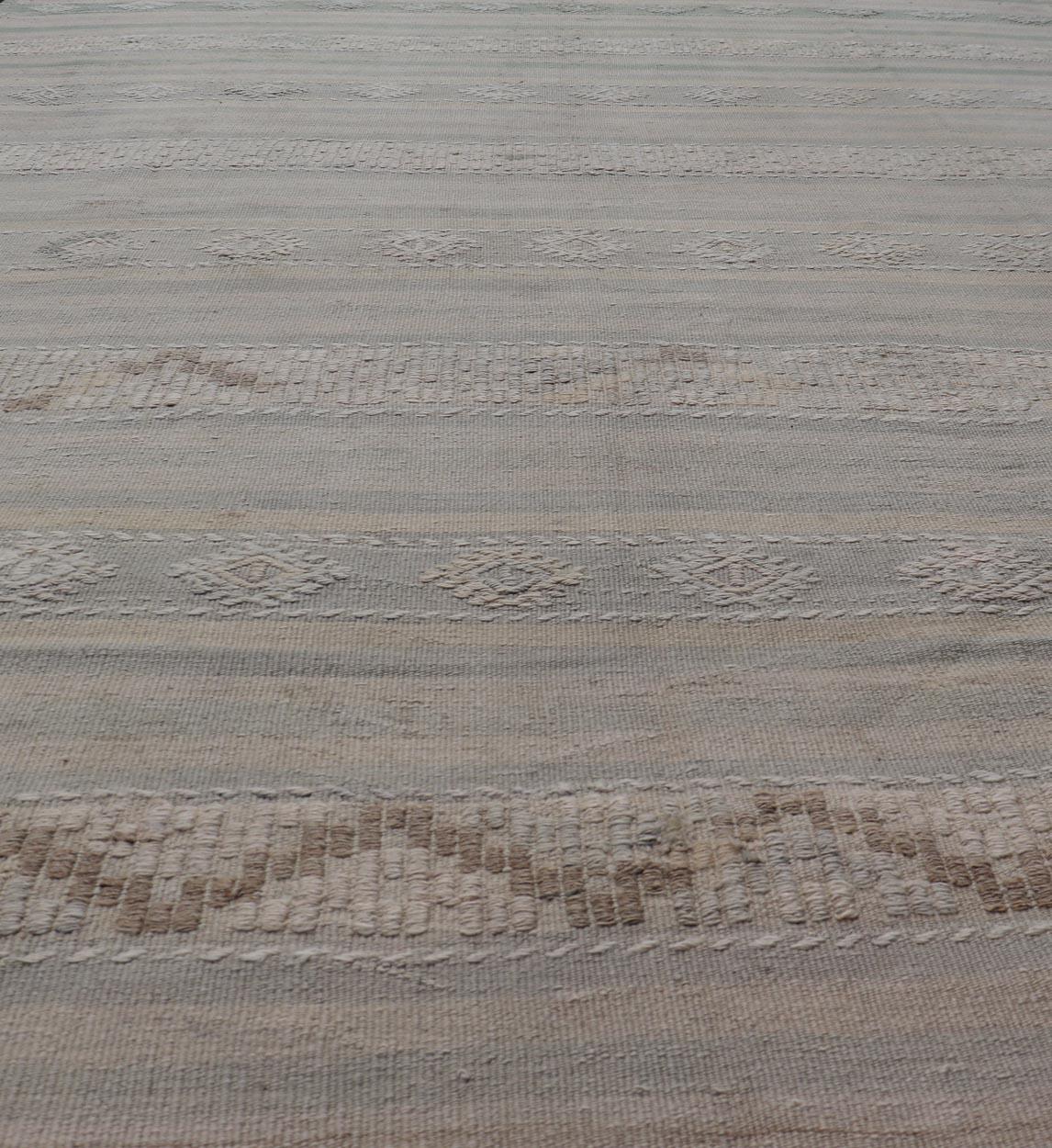 Türkisches Flachgewebe in Tan, Taupe und Grau-Blau mit Streifen 6'6