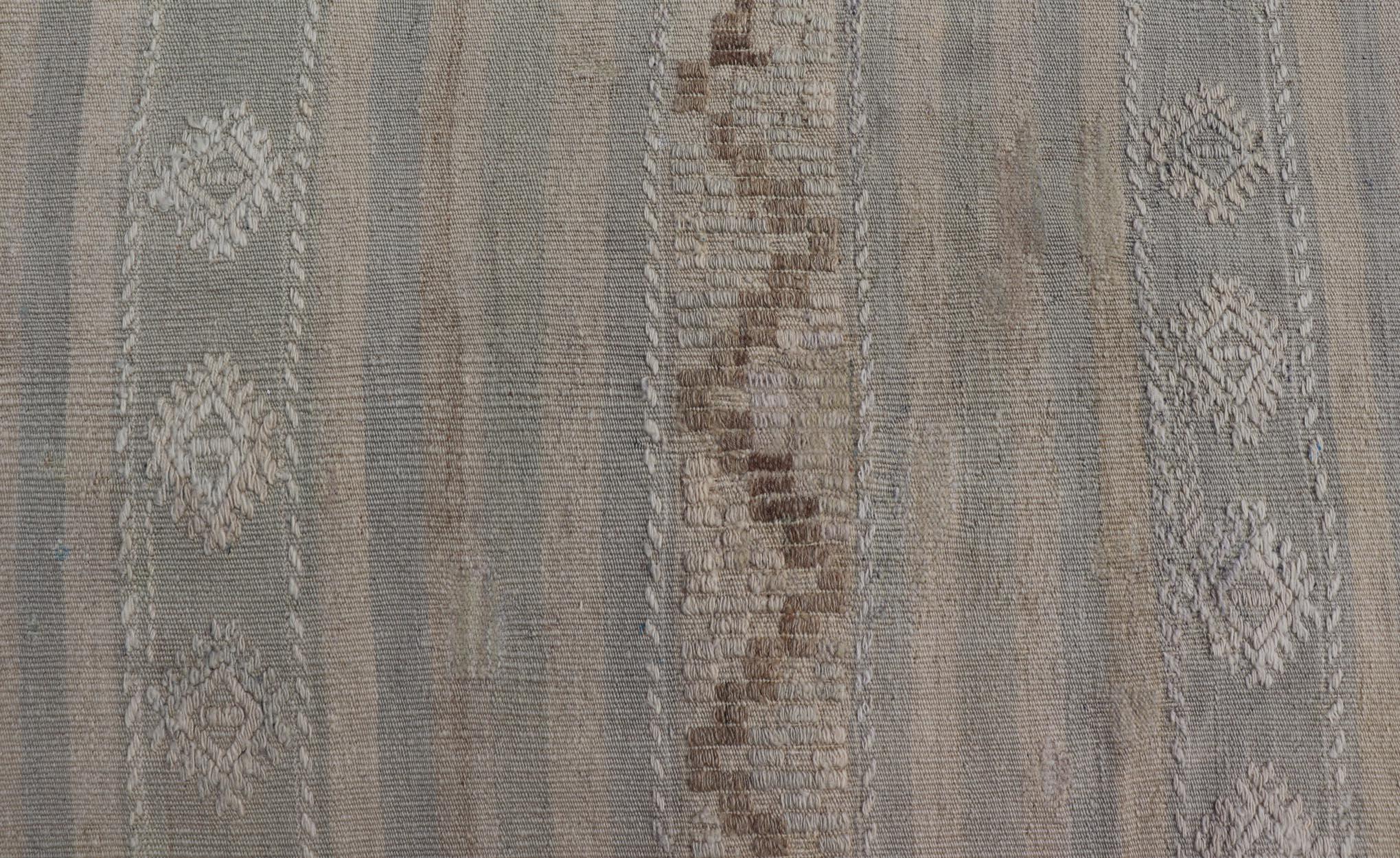 Türkisches Flachgewebe in Tan, Taupe und Grau-Blau mit Streifen 6'6