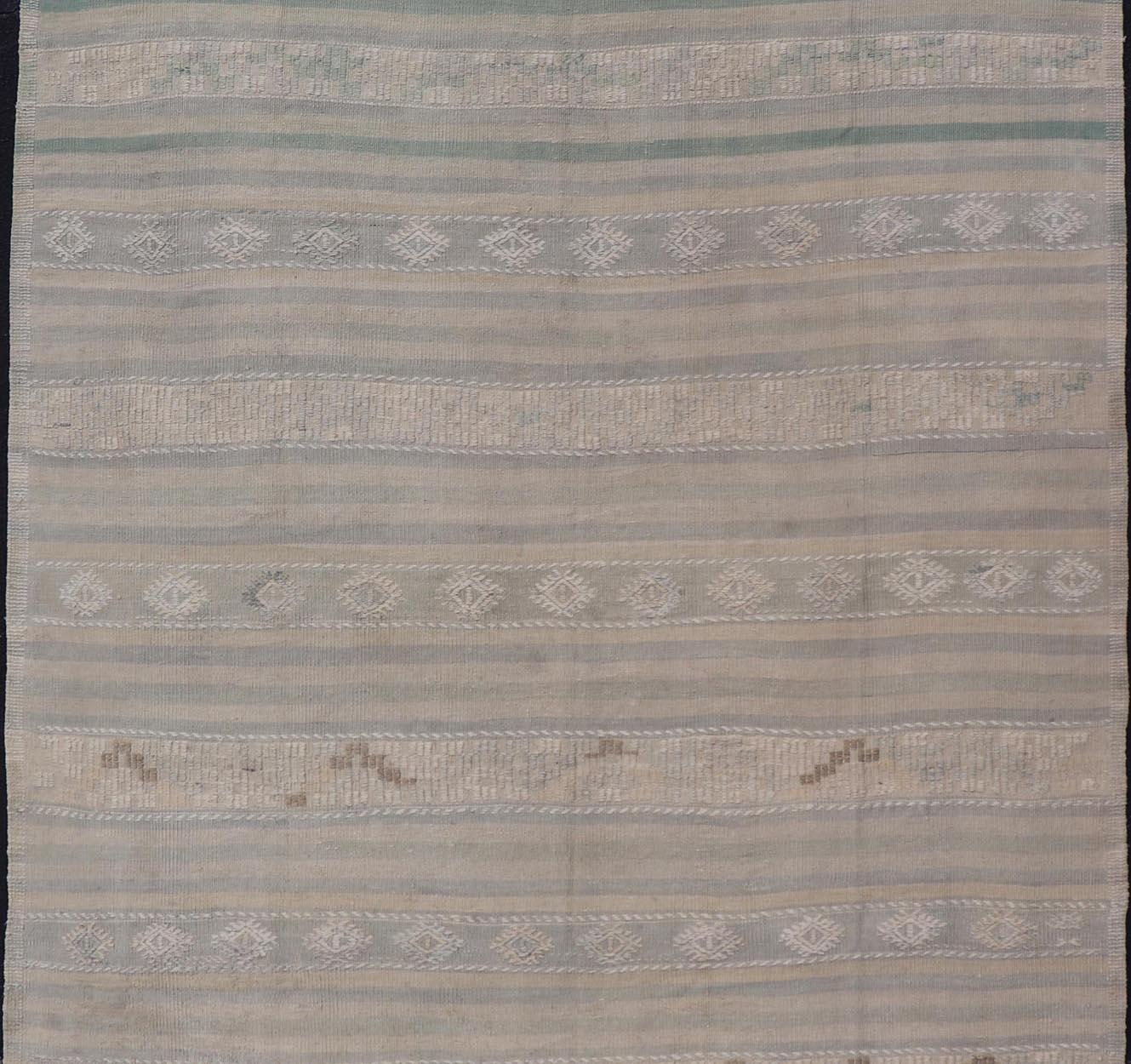 Türkisches Flachgewebe in Tan, Taupe und Grau-Blau mit Streifen 6'6