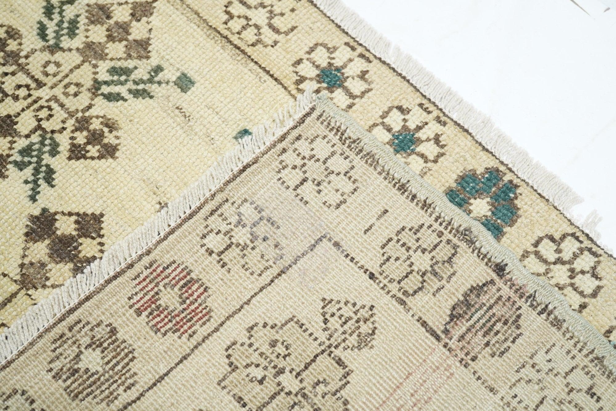 Runner turco geometrico 2'6'' x 7'10'' in vendita 2