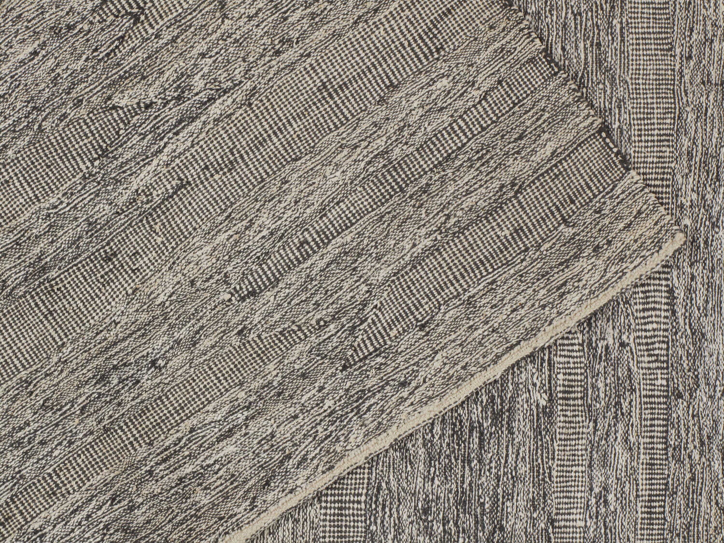 Türkischer grauer Flachgewebe-Kelim-Teppich  5' x 8' im Zustand „Neu“ im Angebot in New York, NY