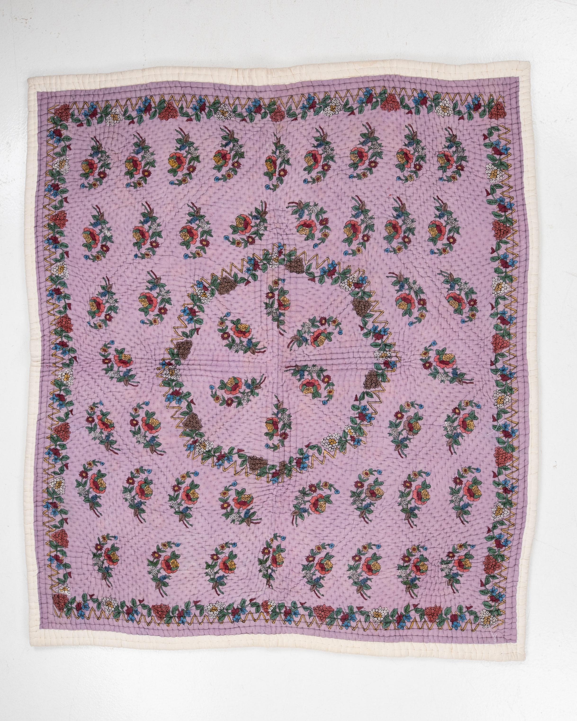 Las colchas anatolias estampadas con bloques son tejidos tradicionales originarios de Anatolia, región situada en la actual Turquía. Están hechos a mano y presentan técnicas de estampación en bloque, en las que se utilizan bloques de madera tallada