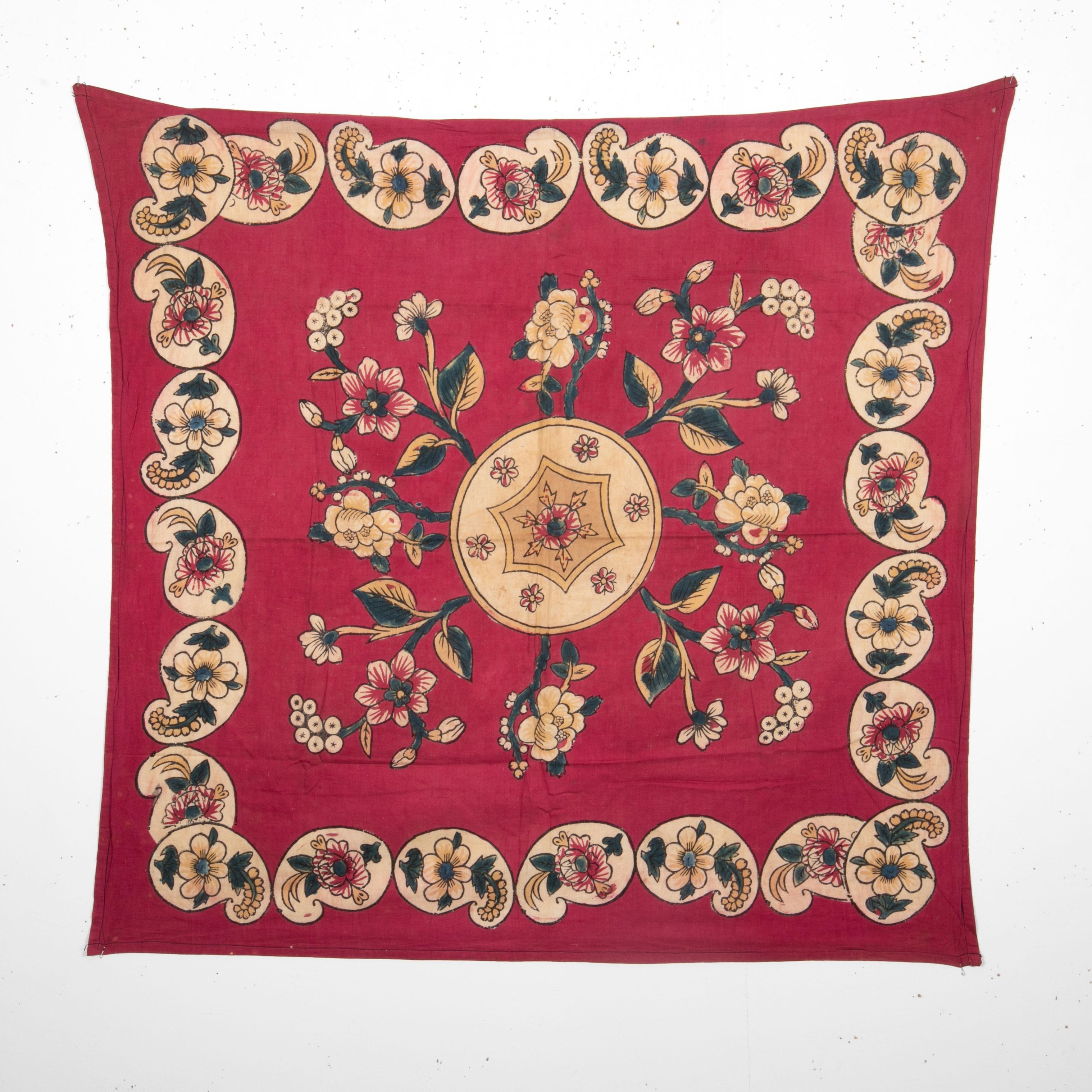 Il s'agit d'un textile d'art populaire datant de la première moitié du C.C. L'art de l'impression à la planche est encore pratiqué dans diverses régions de Turquie et cet exemple provient de Tokat.