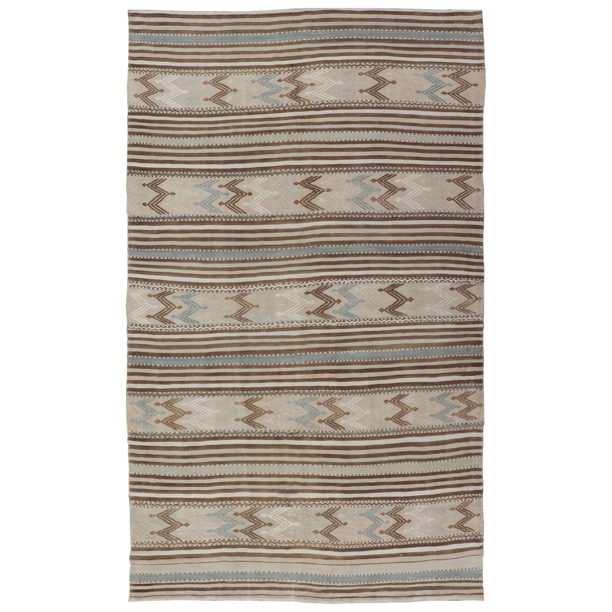 Türkische handgewebte Flachgewebe-Stickereien Kilim in Taupe, Brown und Lt. Blau