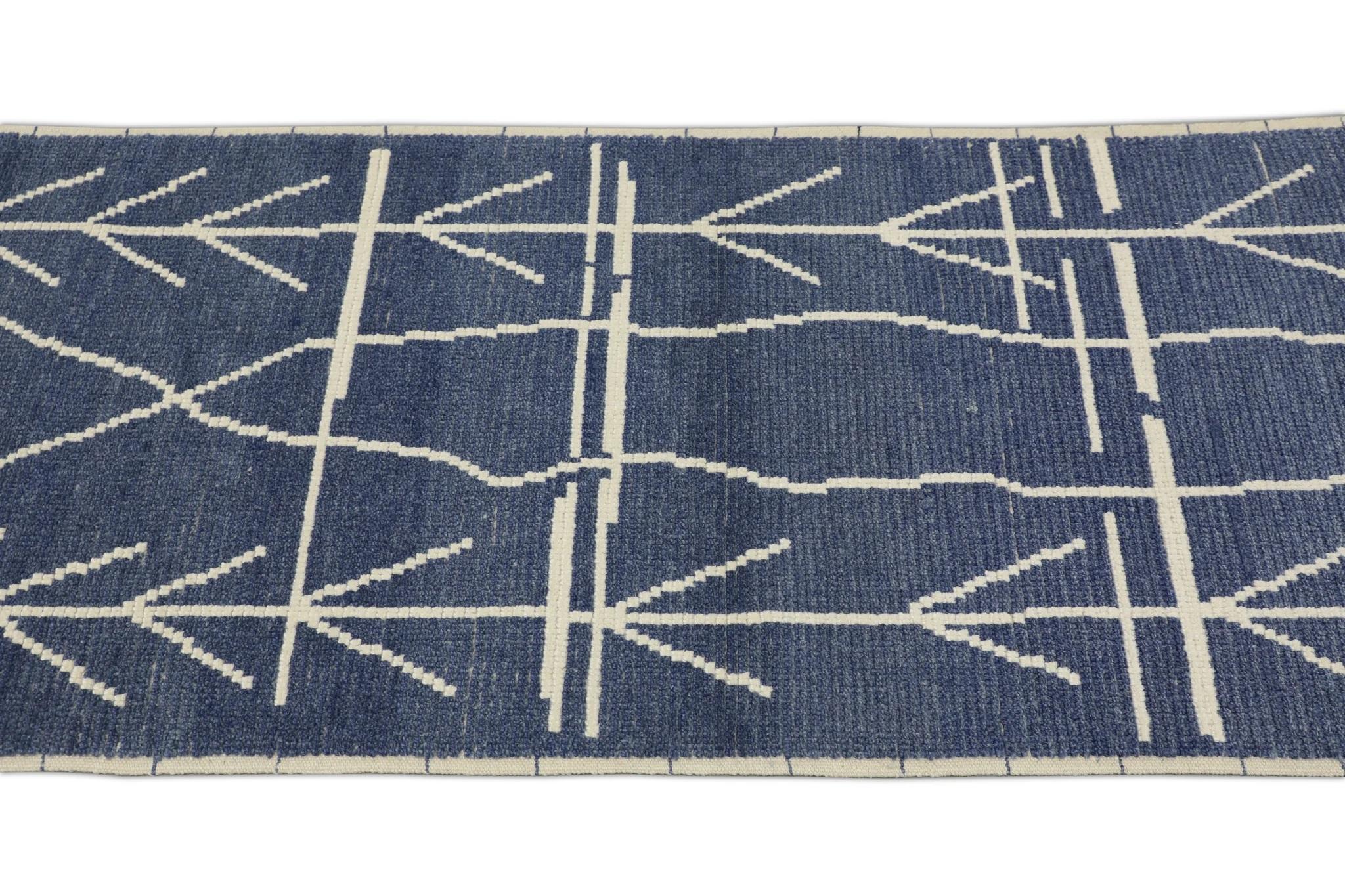 Türkischer handgefertigter moderner Teppich in Blau und Weiß, geometrisch, 2'10