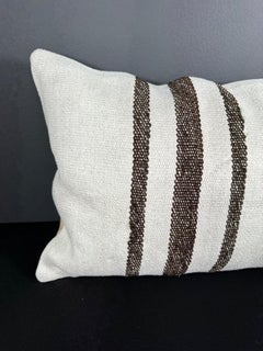 Coussin en chanvre turc, couleur beige naturel et marron foncé, housse de coussin 16" x 24" #30126