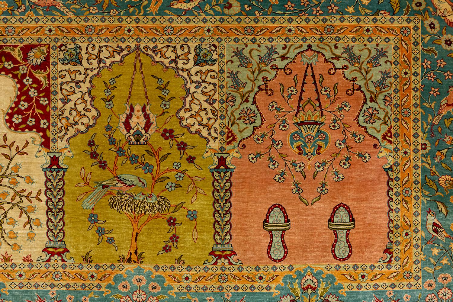 Dies ist eine semi-antike Hereke Teppich gewebt in der Türkei in der Mitte des 20. Jahrhunderts ca. 1950 - 1970's und misst 185 x 84 CM in der Größe. Dieses Beispiel hat ein einzigartiges 
